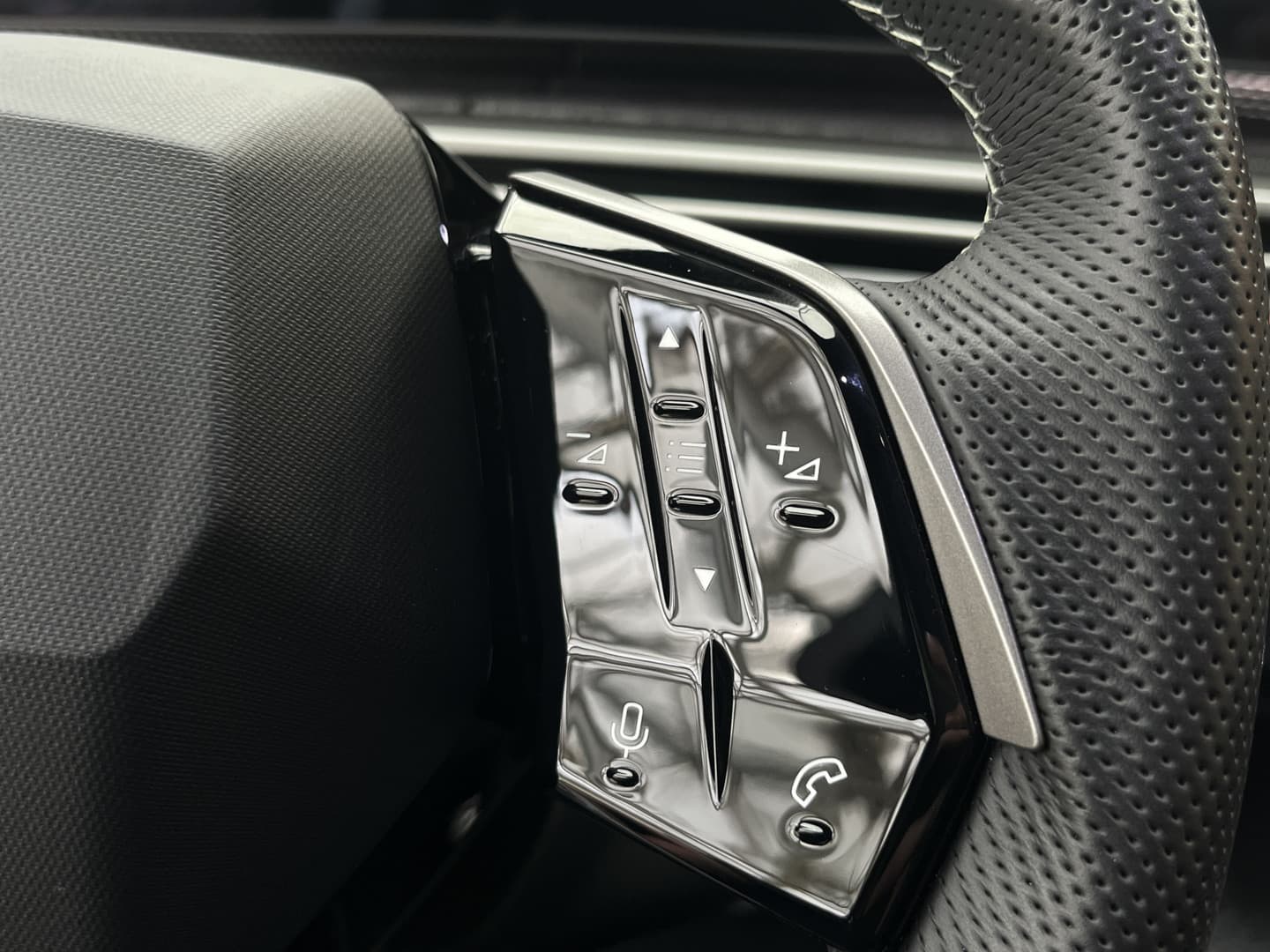 Peugeot 3008 Hybrid 145 GT thumbnail 24