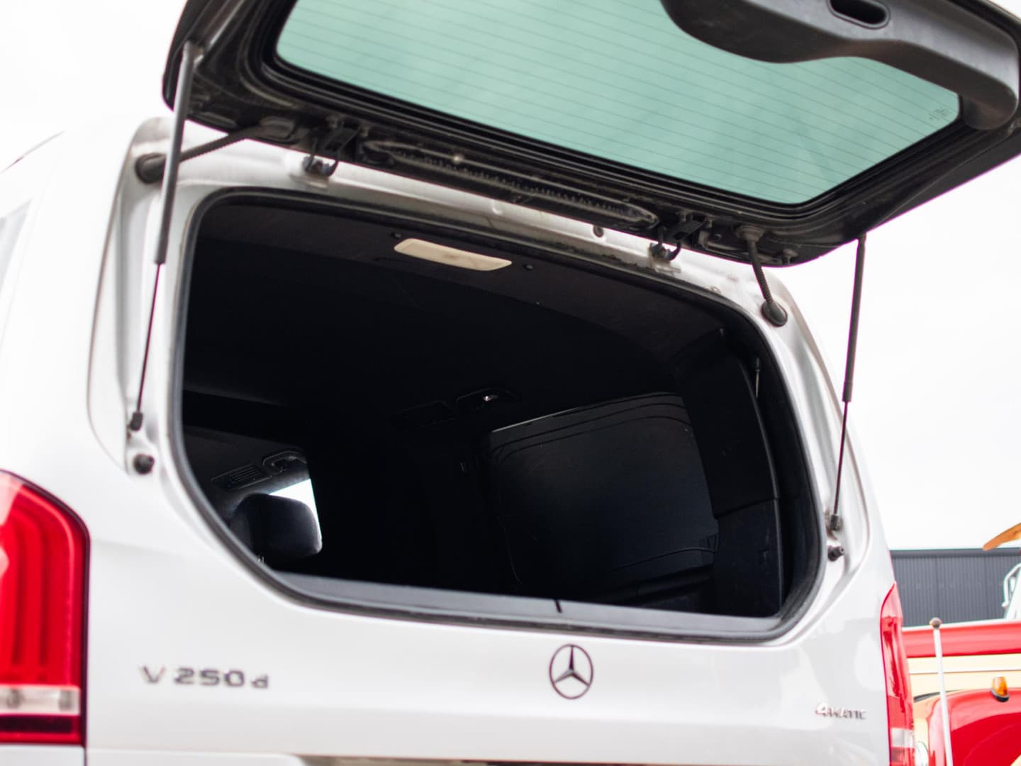 Mercedes-Benz V-Klasse 250d 4-MATIC DC Avantgarde Edition thumbnail 11