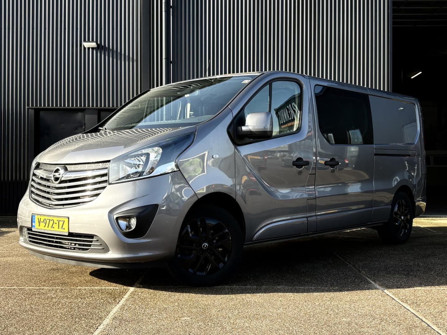 Opel Vivaro 1.6 CDTI 125pk L2H1 DC SPORT MARGE thumbnail 3