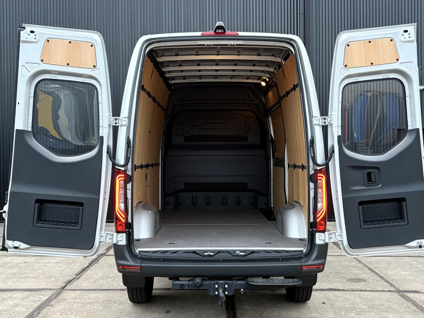 Mercedes-Benz Sprinter 319 CDI L2H2 BPM VRIJ thumbnail 32