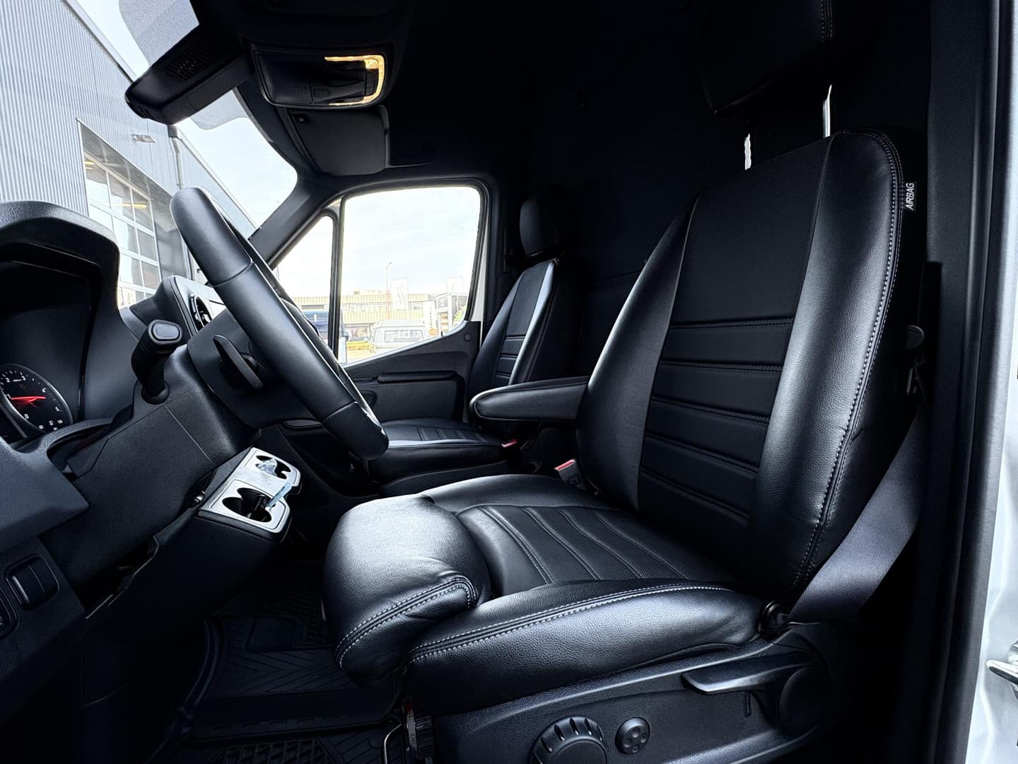 Mercedes-Benz Sprinter 319 CDI L2H2 BPM VRIJ thumbnail 4