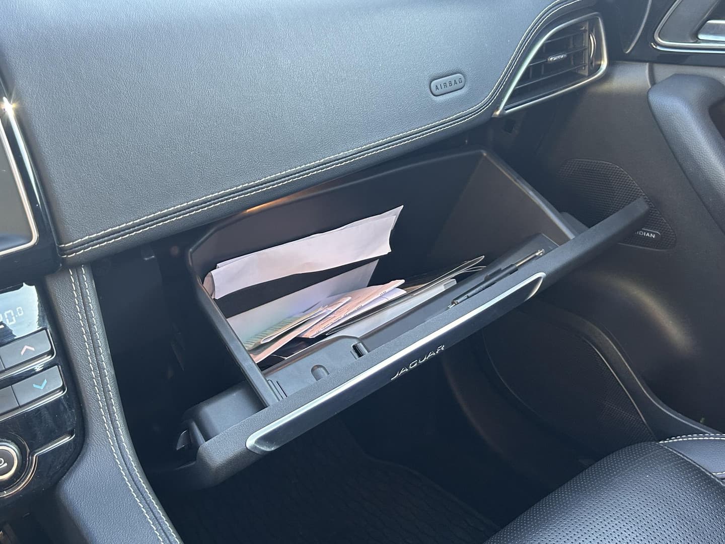 Jaguar F-Pace 2.0d AWD R-Sport R-Sport thumbnail 28