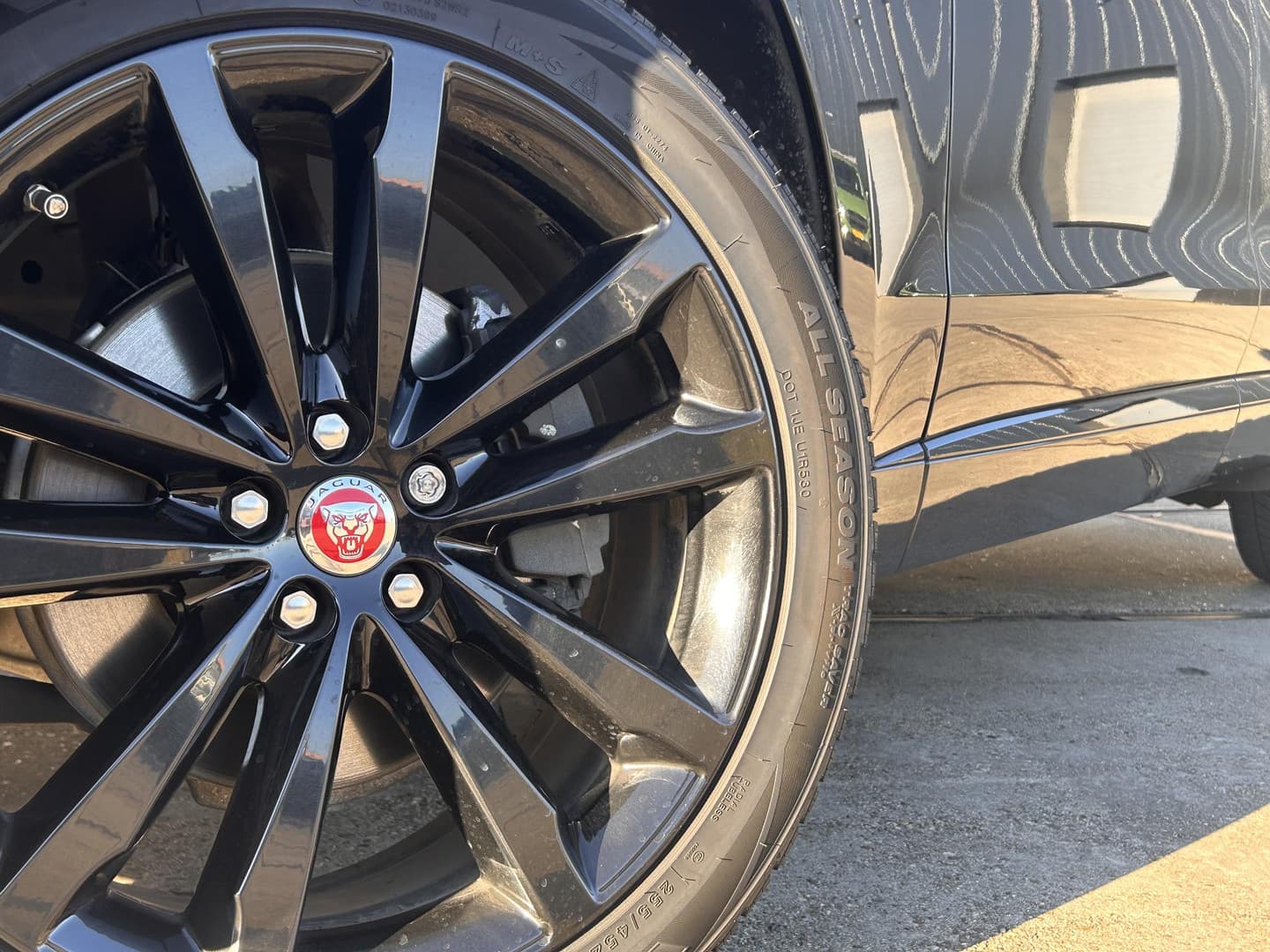 Jaguar F-Pace 2.0d AWD R-Sport R-Sport thumbnail 2