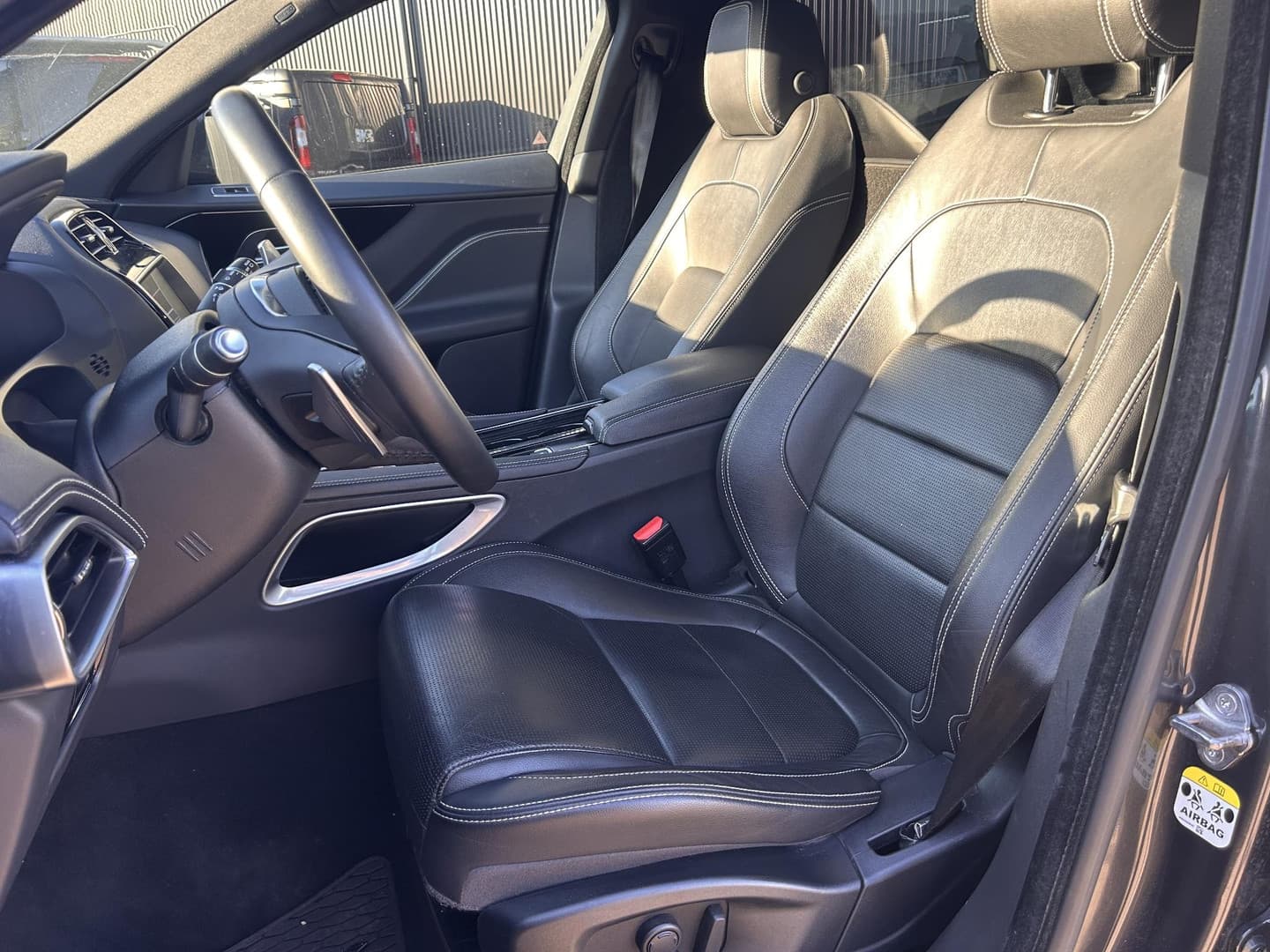 Jaguar F-Pace 2.0d AWD R-Sport R-Sport thumbnail 6