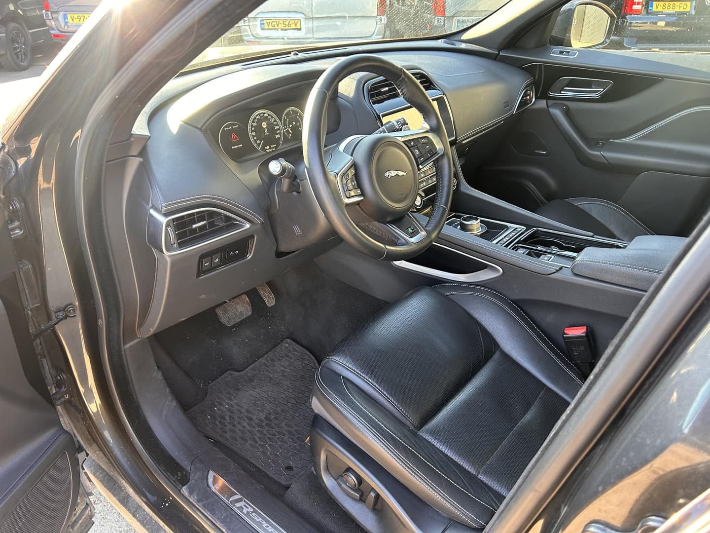 Jaguar F-Pace 2.0d AWD R-Sport R-Sport thumbnail 7