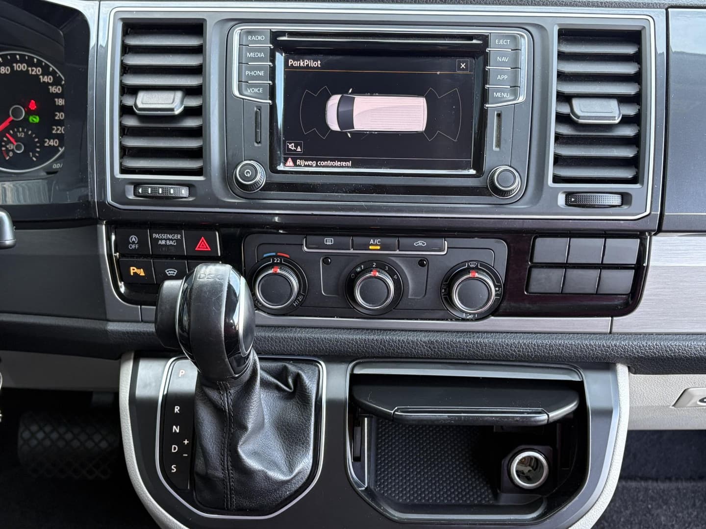 Volkswagen Transporter 2.0 TDI L2H1 DC Highline thumbnail 18