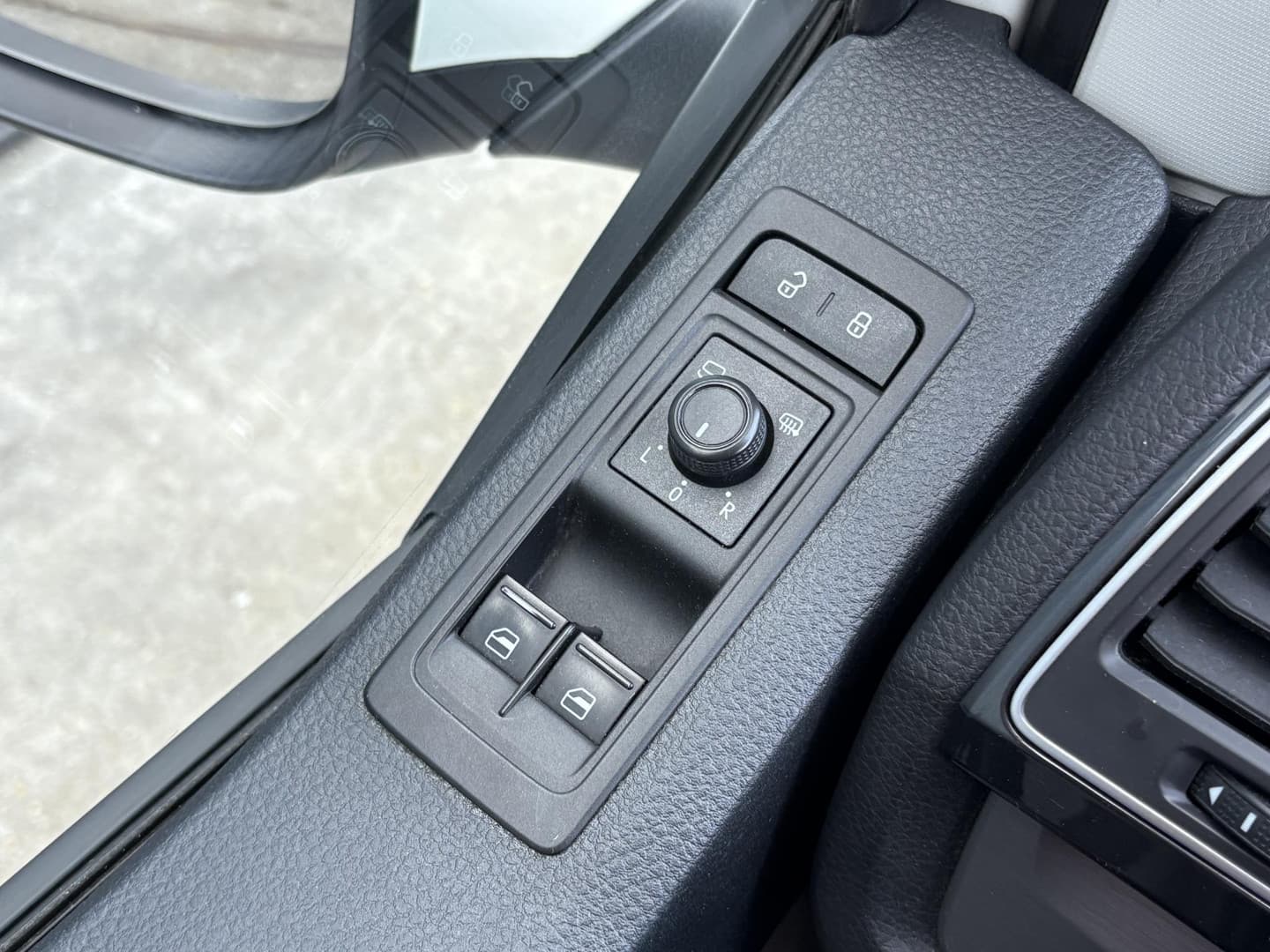 Volkswagen Transporter 2.0 TDI L2H1 DC Highline thumbnail 27