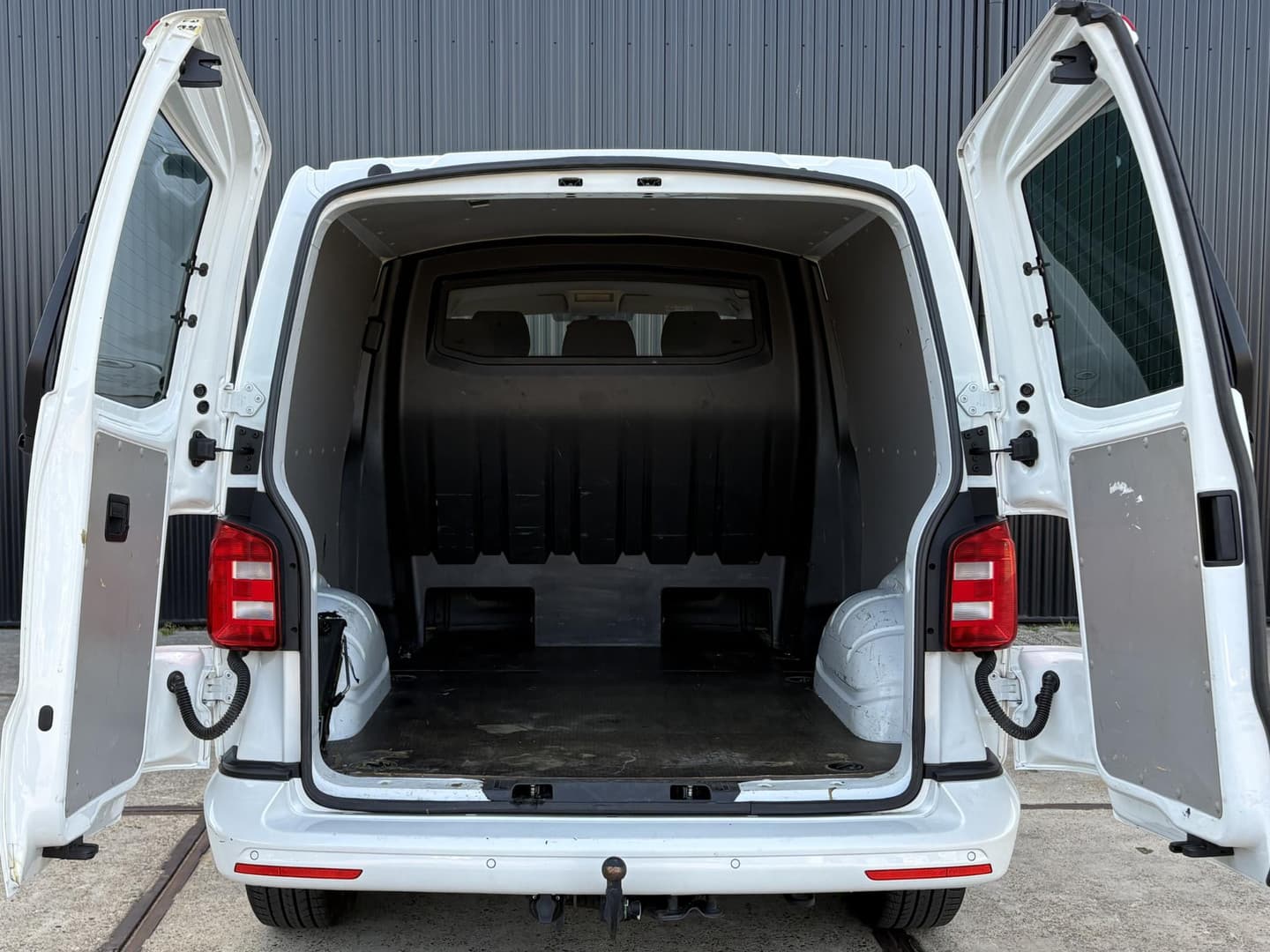 Volkswagen Transporter 2.0 TDI L2H1 DC Highline thumbnail 5