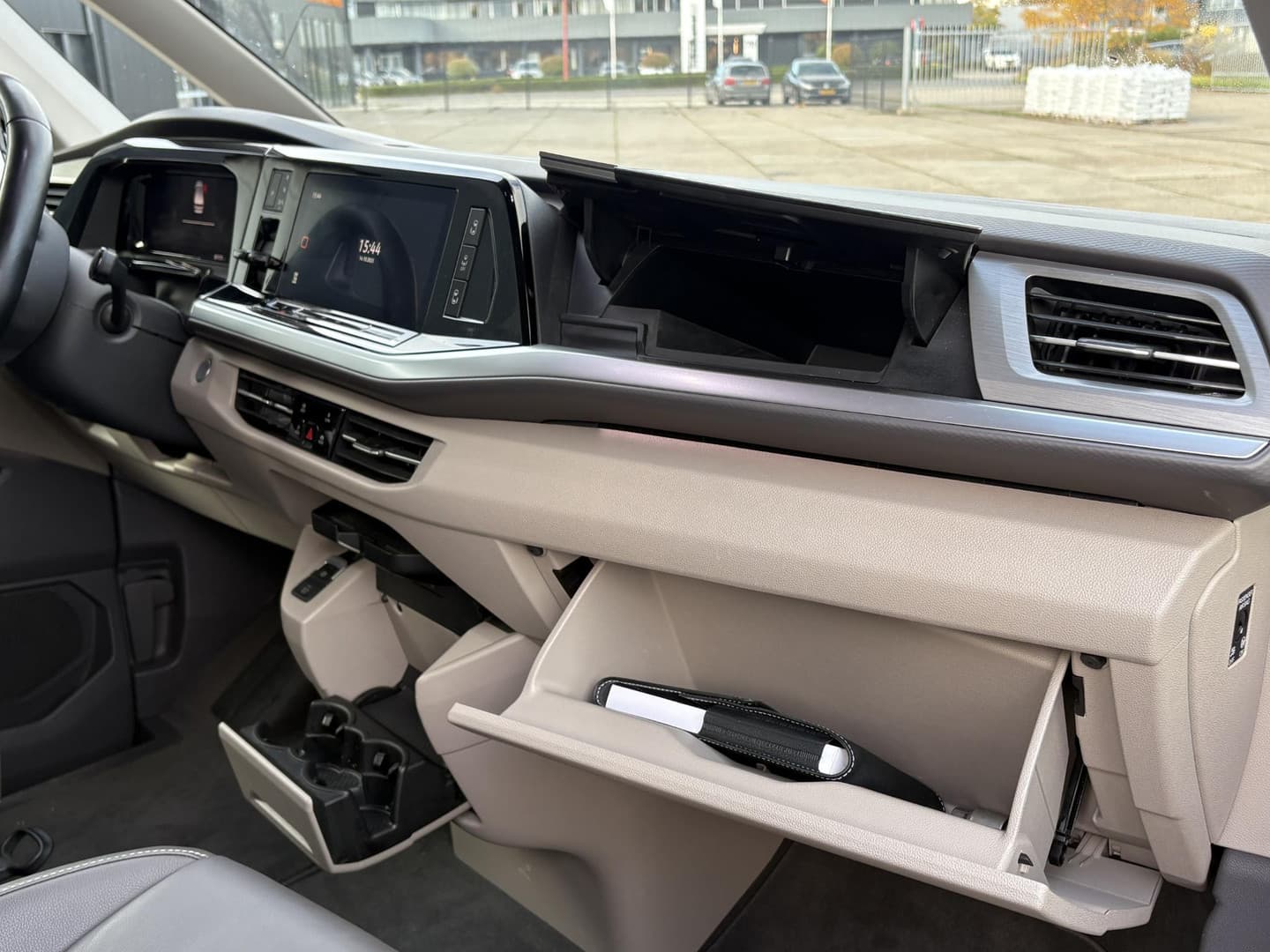 Volkswagen Multivan T7 1.4 eHybrid 218PK thumbnail 13