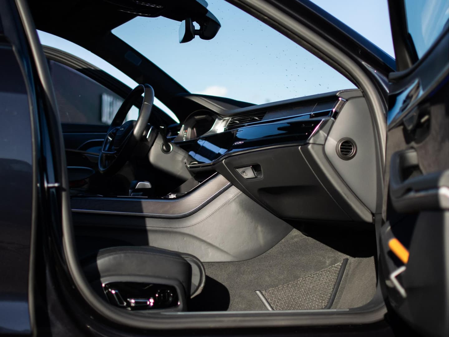 Audi A8 A8L 55 TFSI quattro Lang Pro Line Plus thumbnail 2