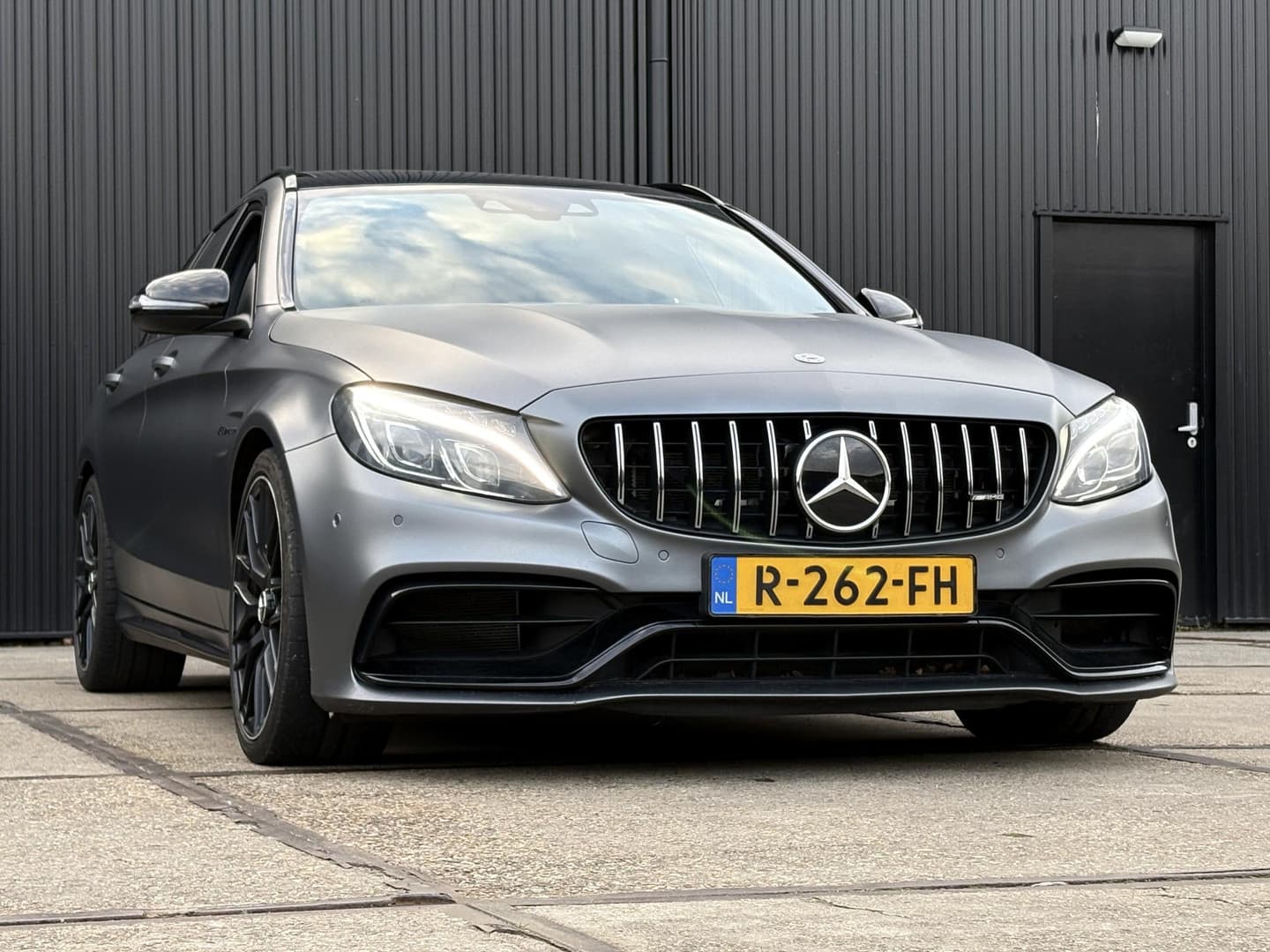 Mercedes-Benz C-Klasse Estate AMG 63 S PANO thumbnail 28