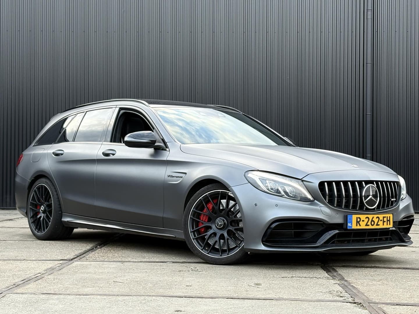 Mercedes-Benz C-Klasse Estate AMG 63 S PANO thumbnail 32