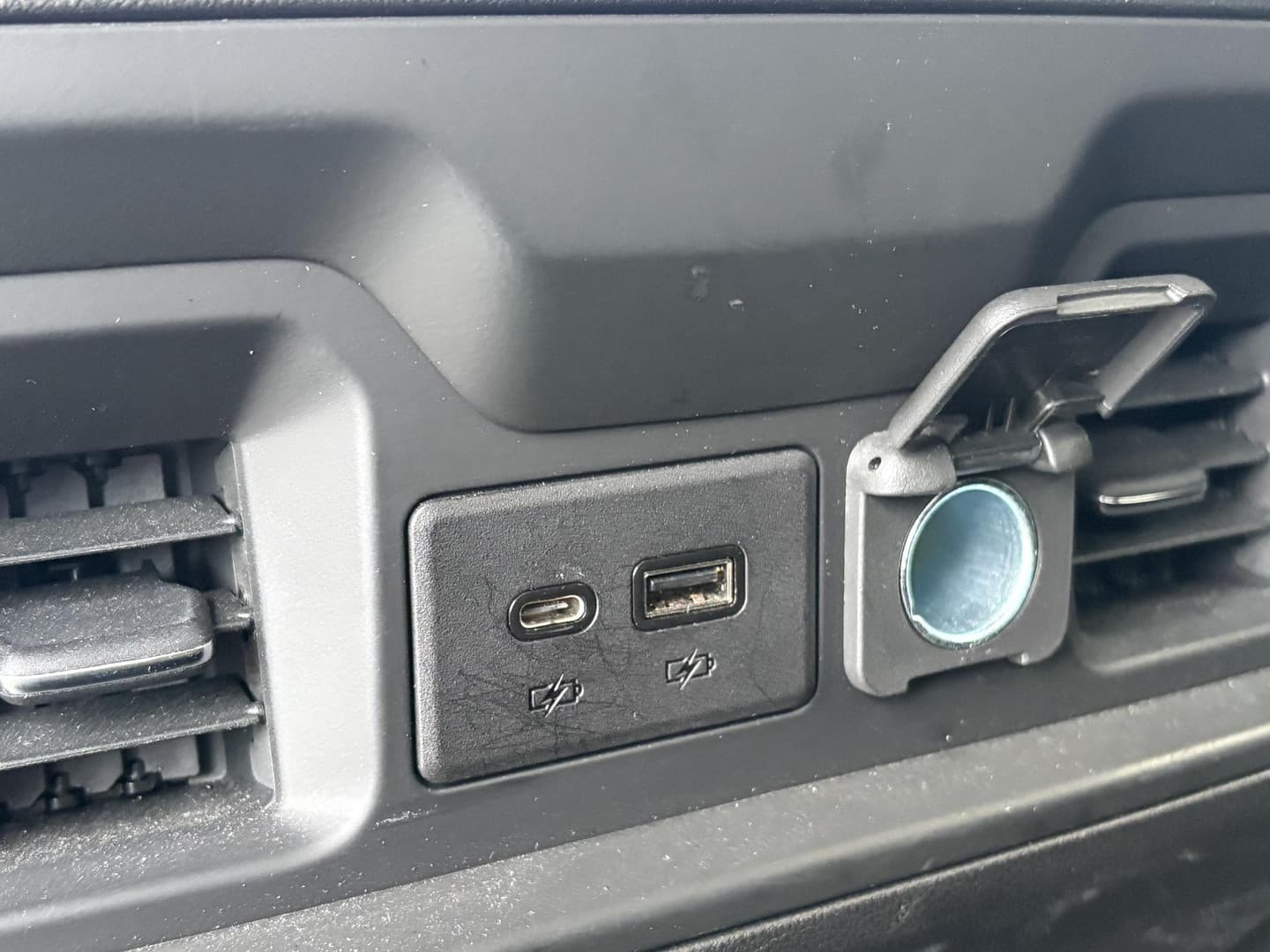 Chevrolet Silverado Z71 1500 RST V8 thumbnail 15