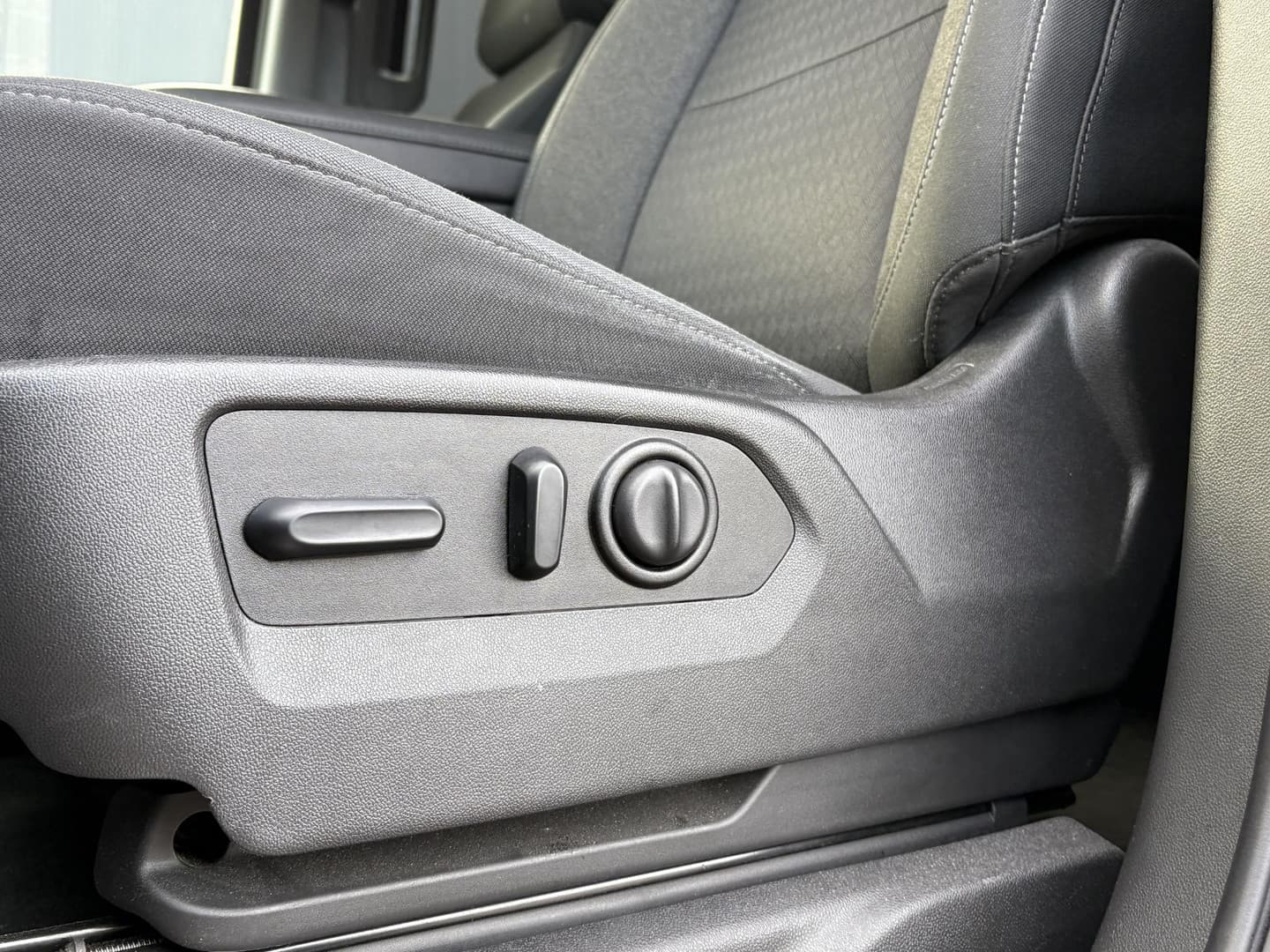 Chevrolet Silverado Z71 1500 RST V8 thumbnail 9