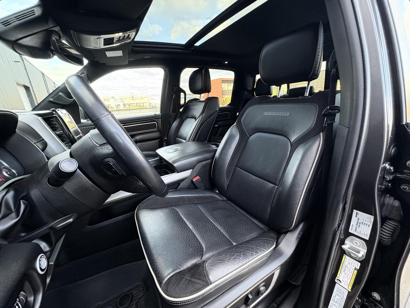 Dodge Ram 1500 5.7 V8 4x4 Crew Cab Laramie thumbnail 12