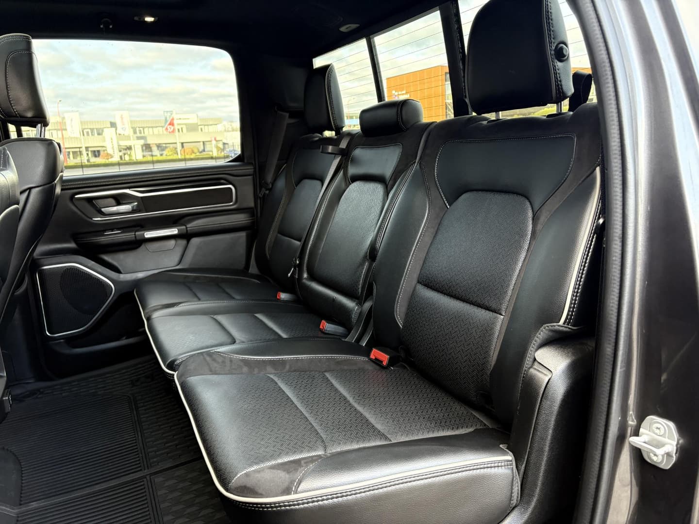 Dodge Ram 1500 5.7 V8 4x4 Crew Cab Laramie thumbnail 15