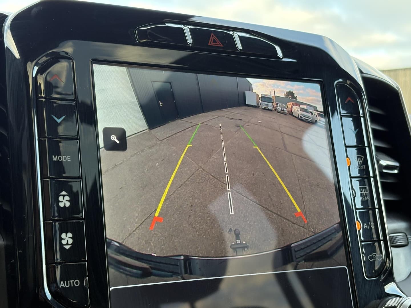 Dodge Ram 1500 5.7 V8 4x4 Crew Cab Laramie thumbnail 19