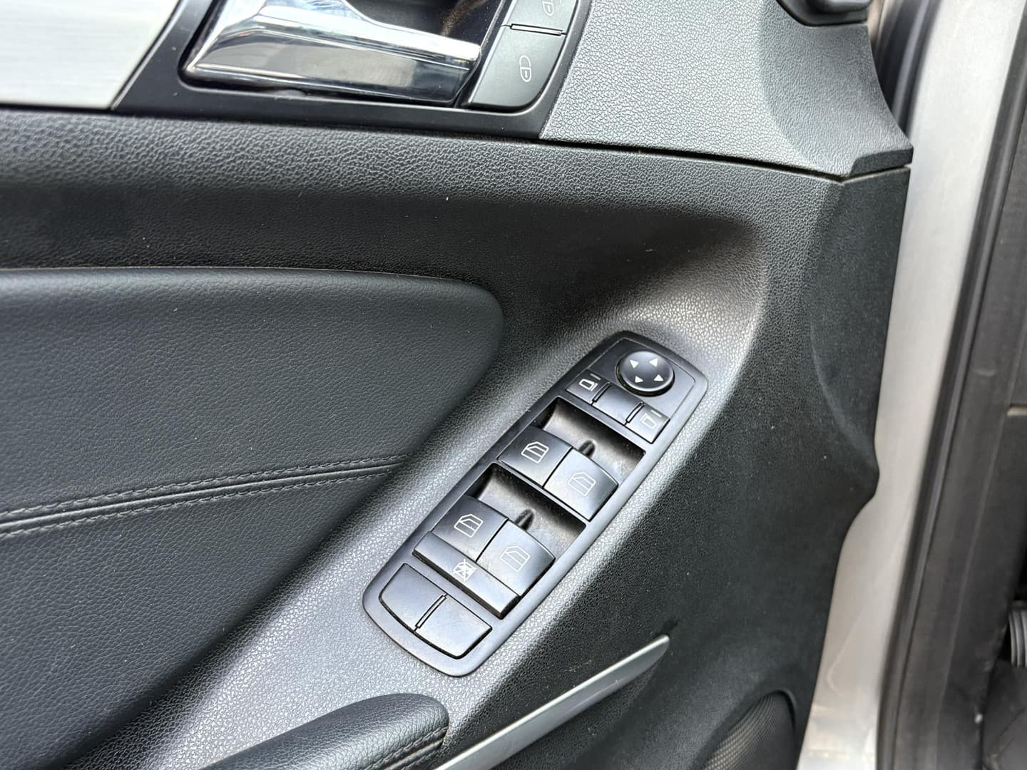 Mercedes-Benz M-Klasse ML 300 V6 205 PK AUT thumbnail 19