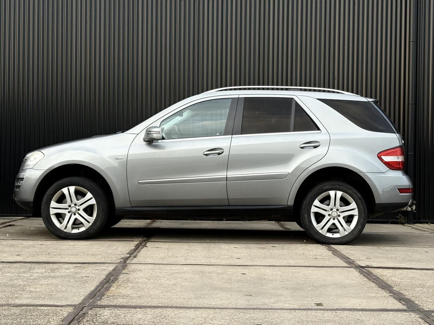 Mercedes-Benz M-Klasse ML 300 V6 205 PK AUT thumbnail 4