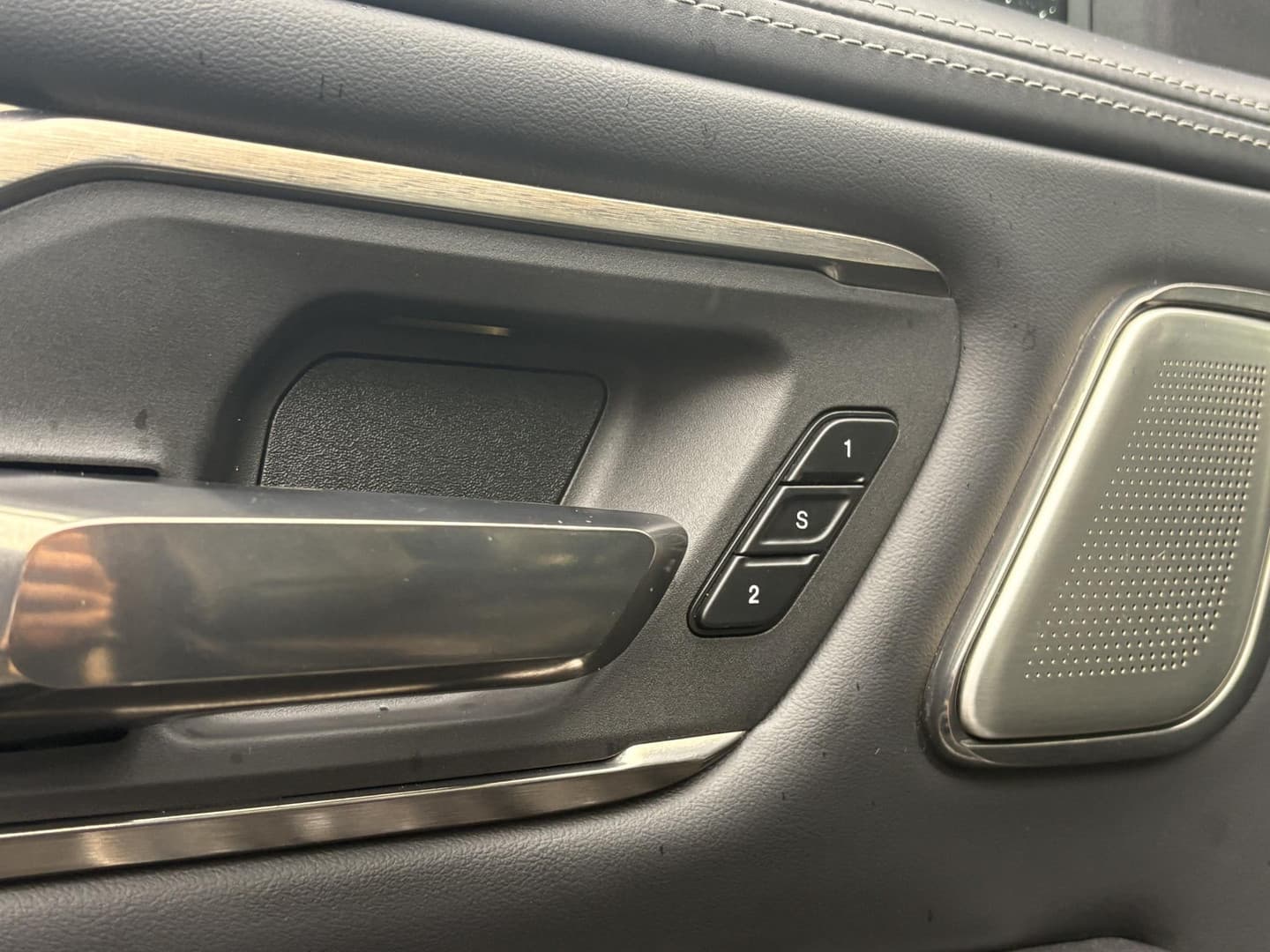 Dodge Ram 1500 5.7 V8 4x4 Crew Cab 5'7 Limited thumbnail 13