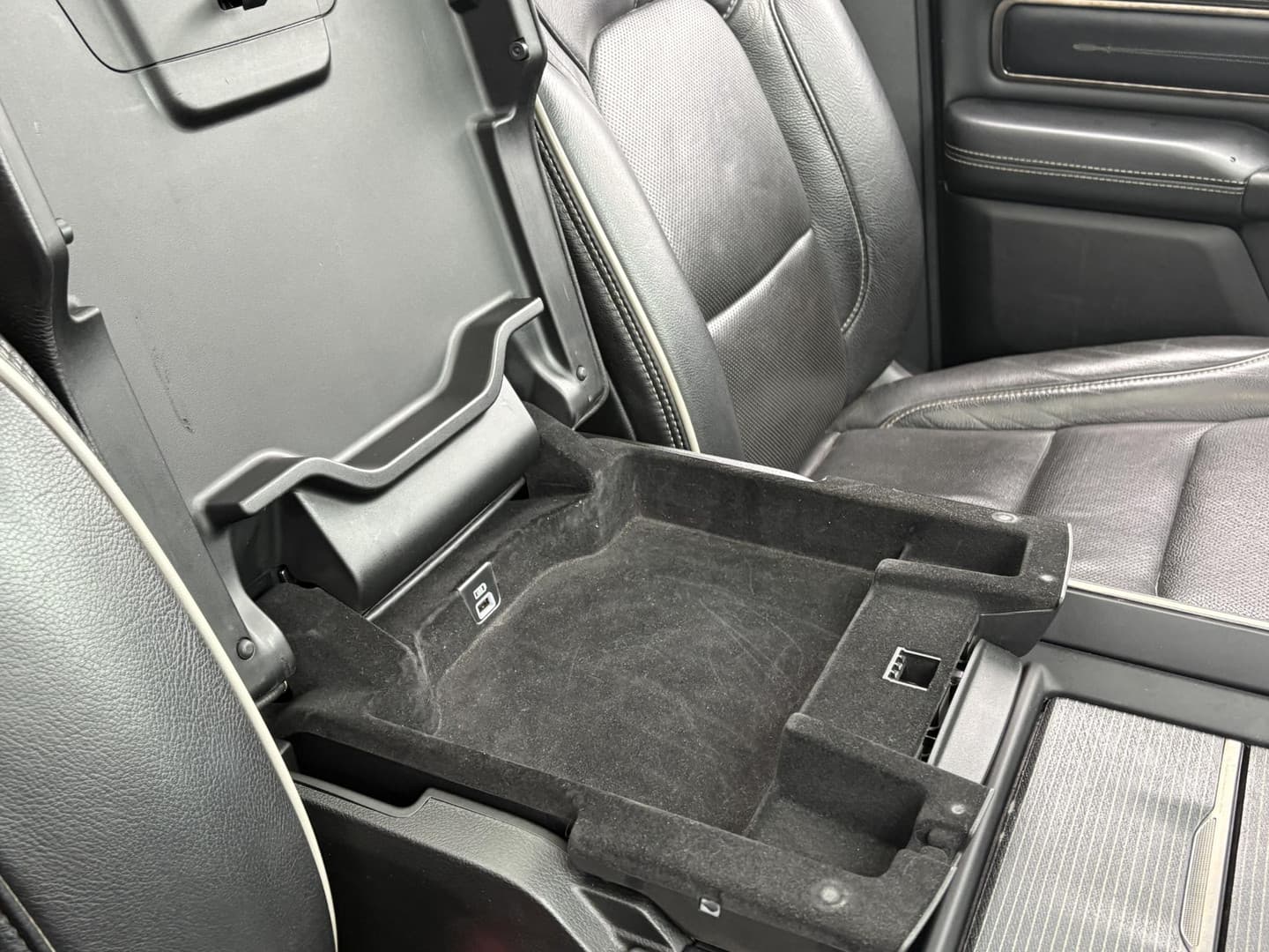 Dodge Ram 1500 5.7 V8 4x4 Crew Cab 5'7 Limited thumbnail 28