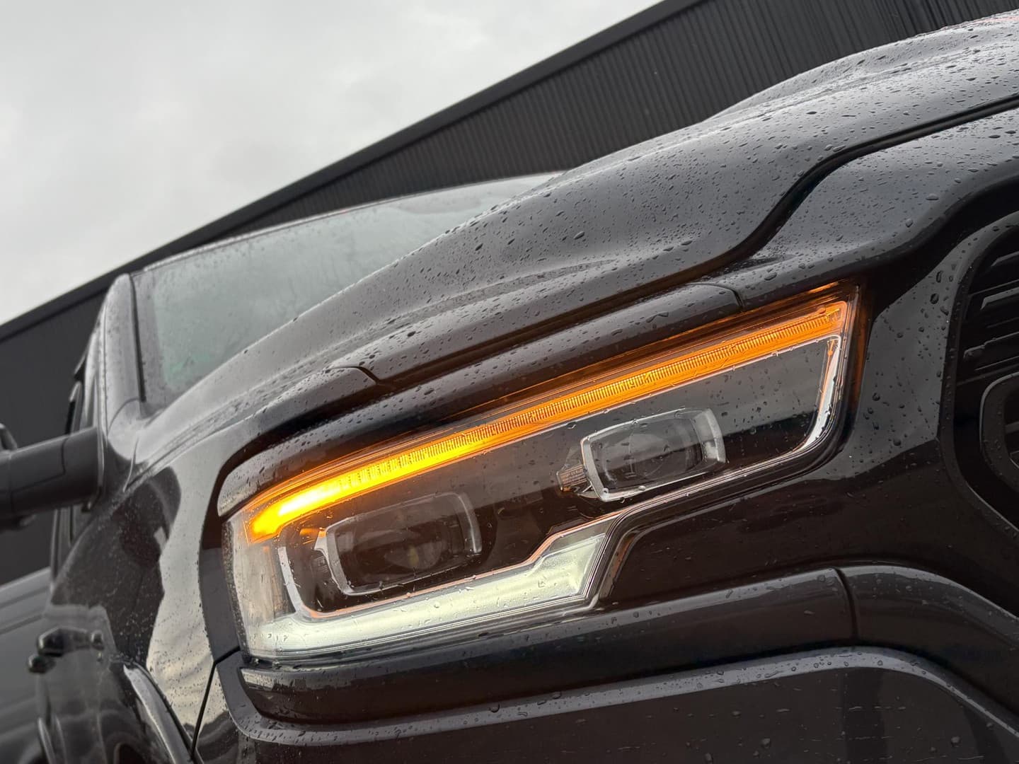 Dodge Ram 1500 5.7 V8 4x4 Crew Cab 5'7 Limited thumbnail 2