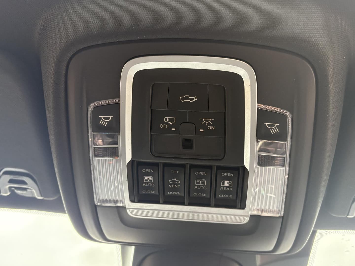 Dodge Ram 1500 5.7 V8 4x4 Crew Cab 5'7 Limited thumbnail 36