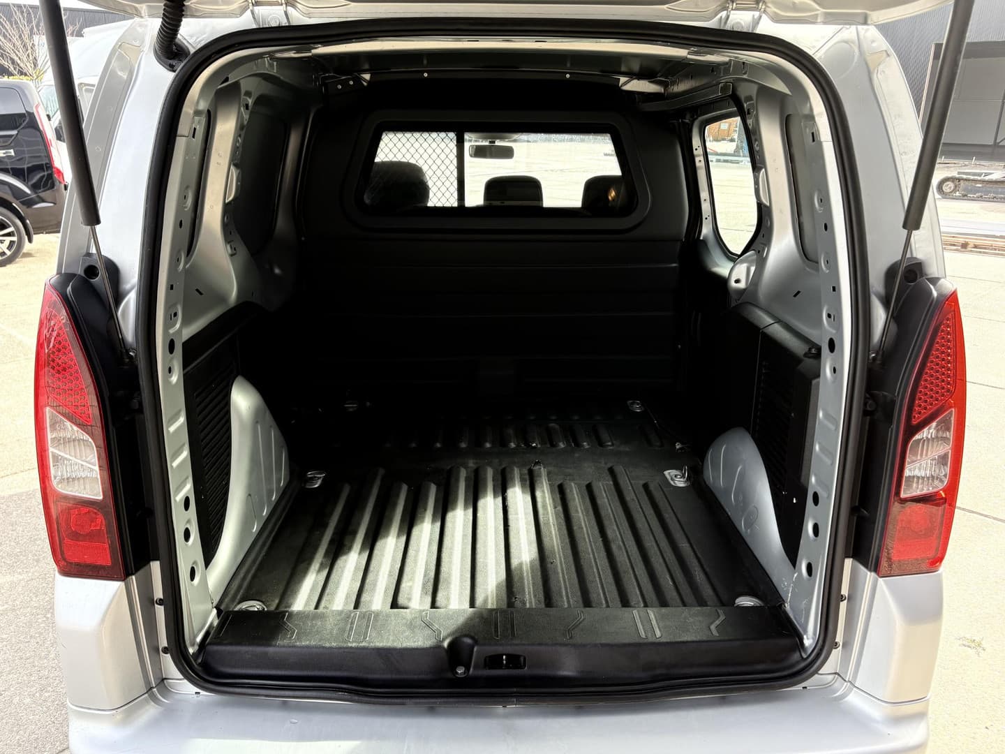 Citroën Berlingo 1.6 BlueHDI 100 Club MARGE thumbnail 14