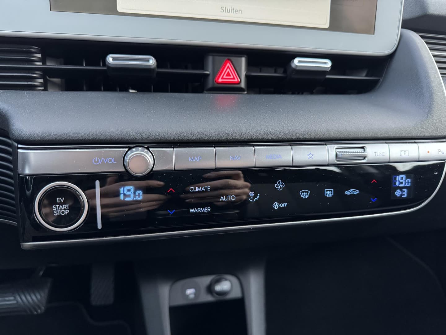 Hyundai Ioniq-5 thumbnail 28