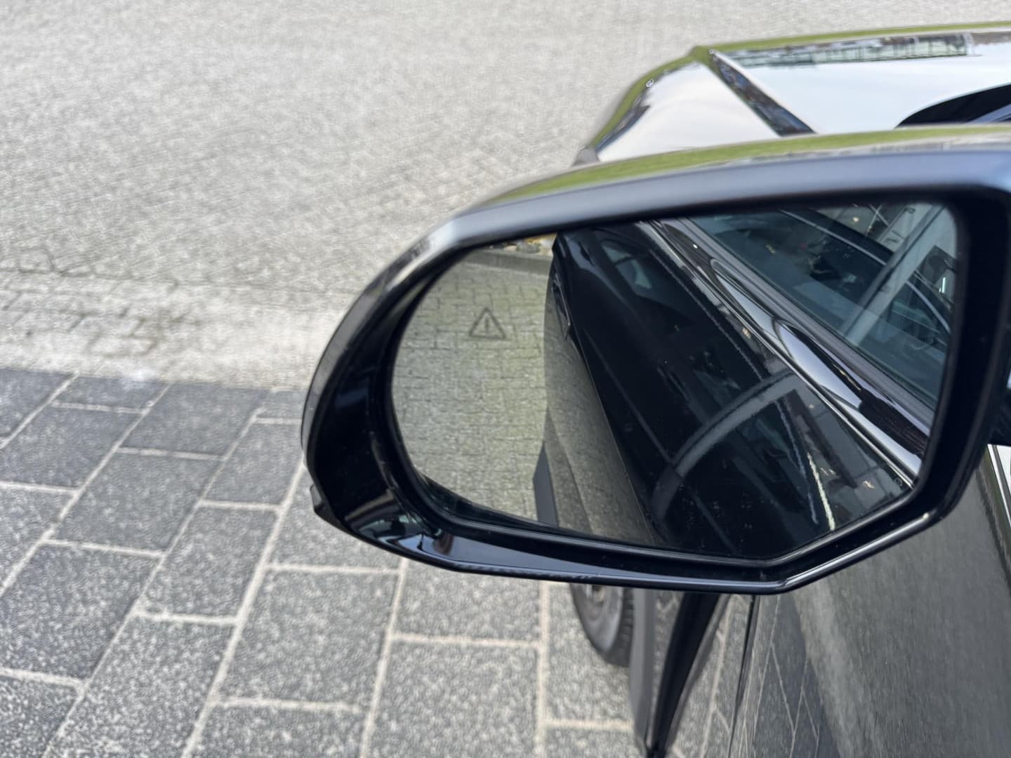 Hyundai Ioniq-5 thumbnail 4