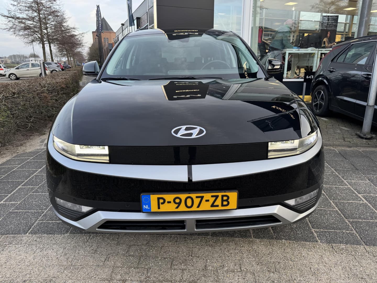 Hyundai Ioniq-5 thumbnail 5