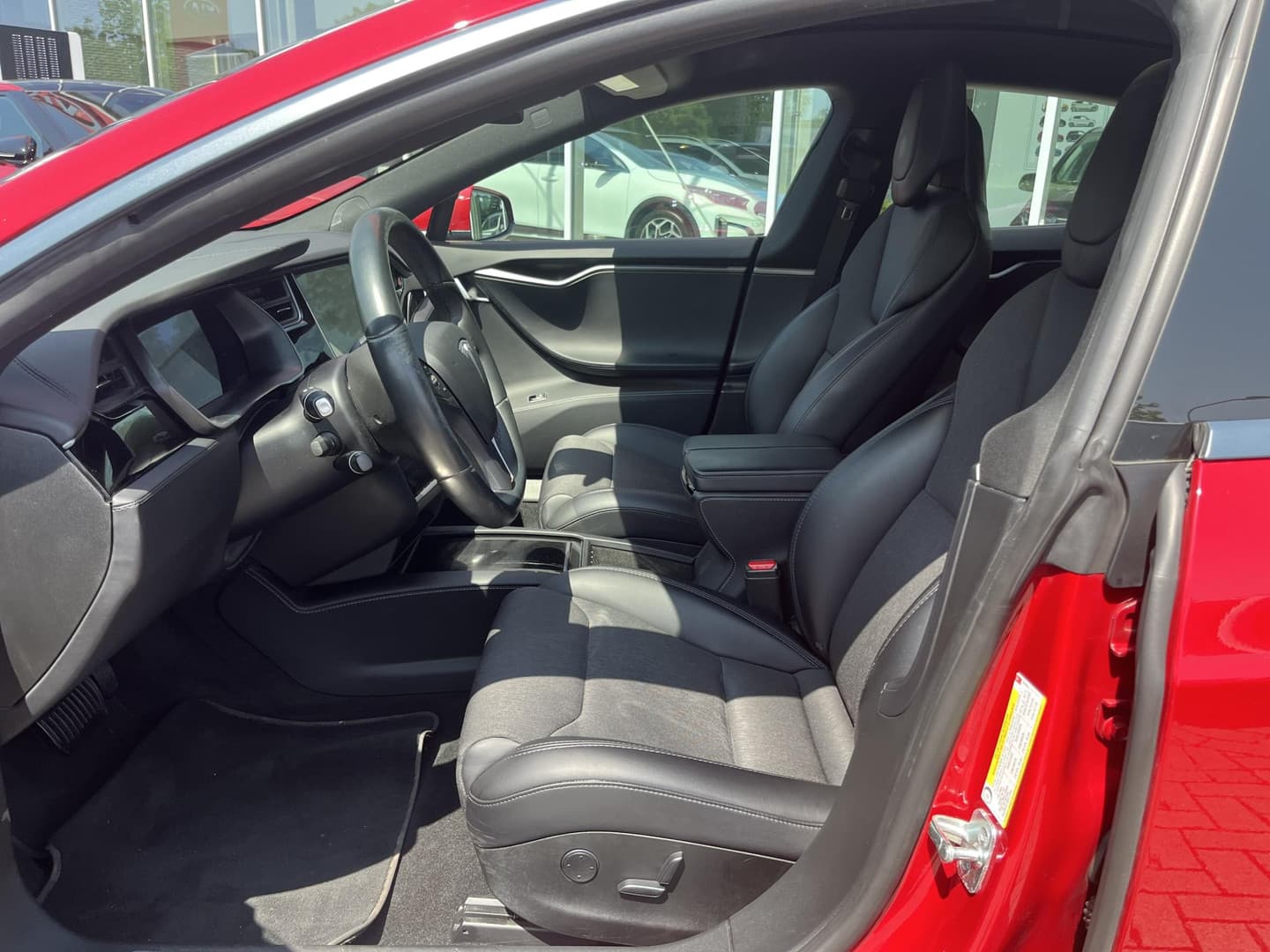 Tesla Model-s thumbnail 9