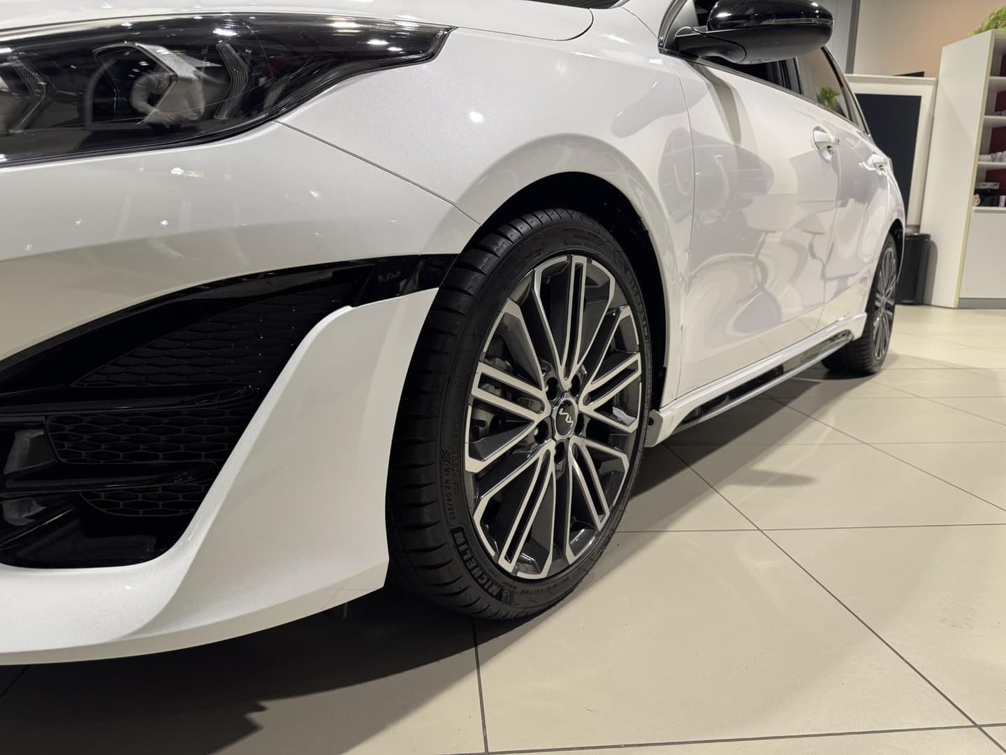 Kia Ceed thumbnail 4