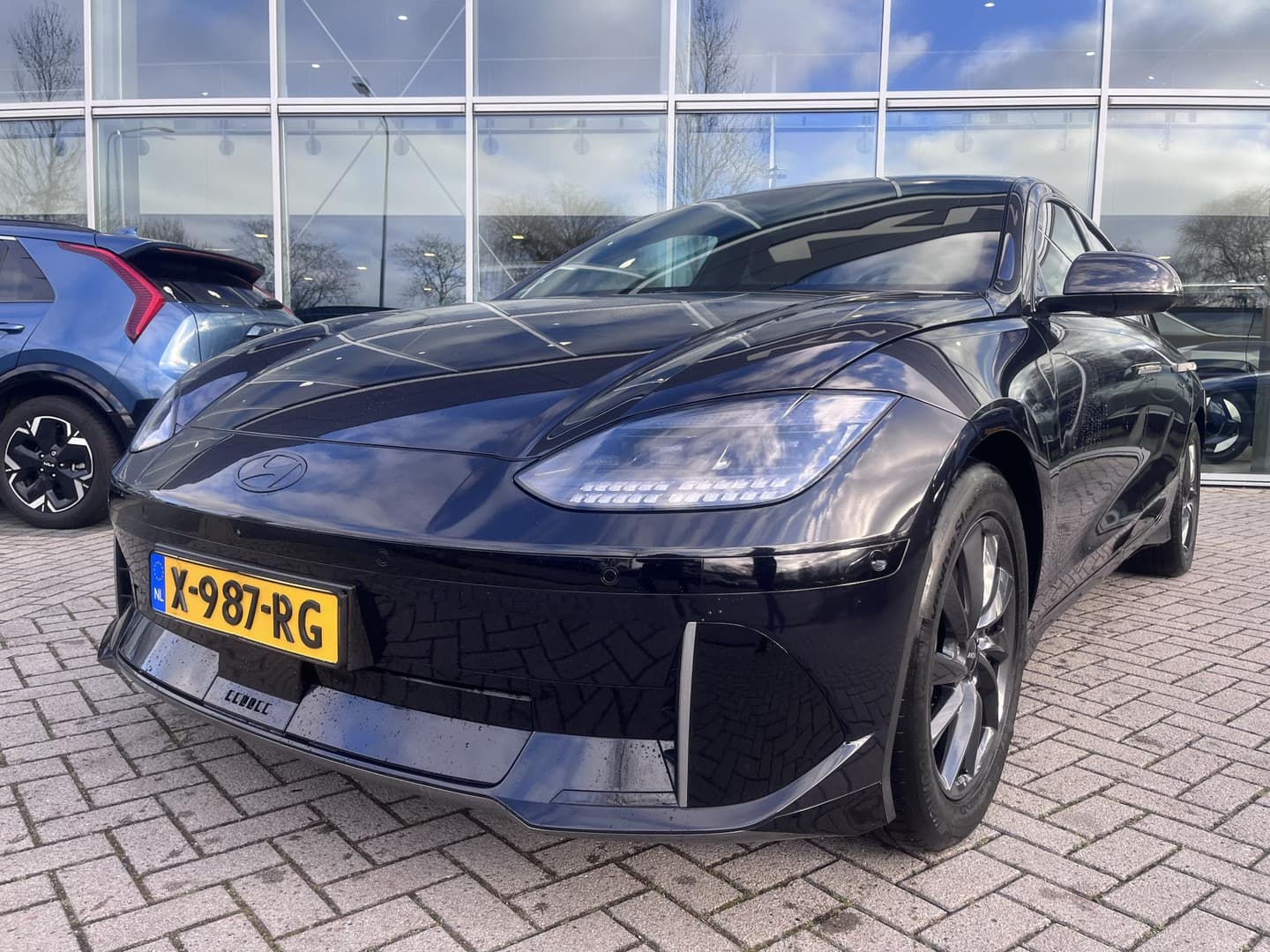 Hyundai Ioniq-6 thumbnail 2