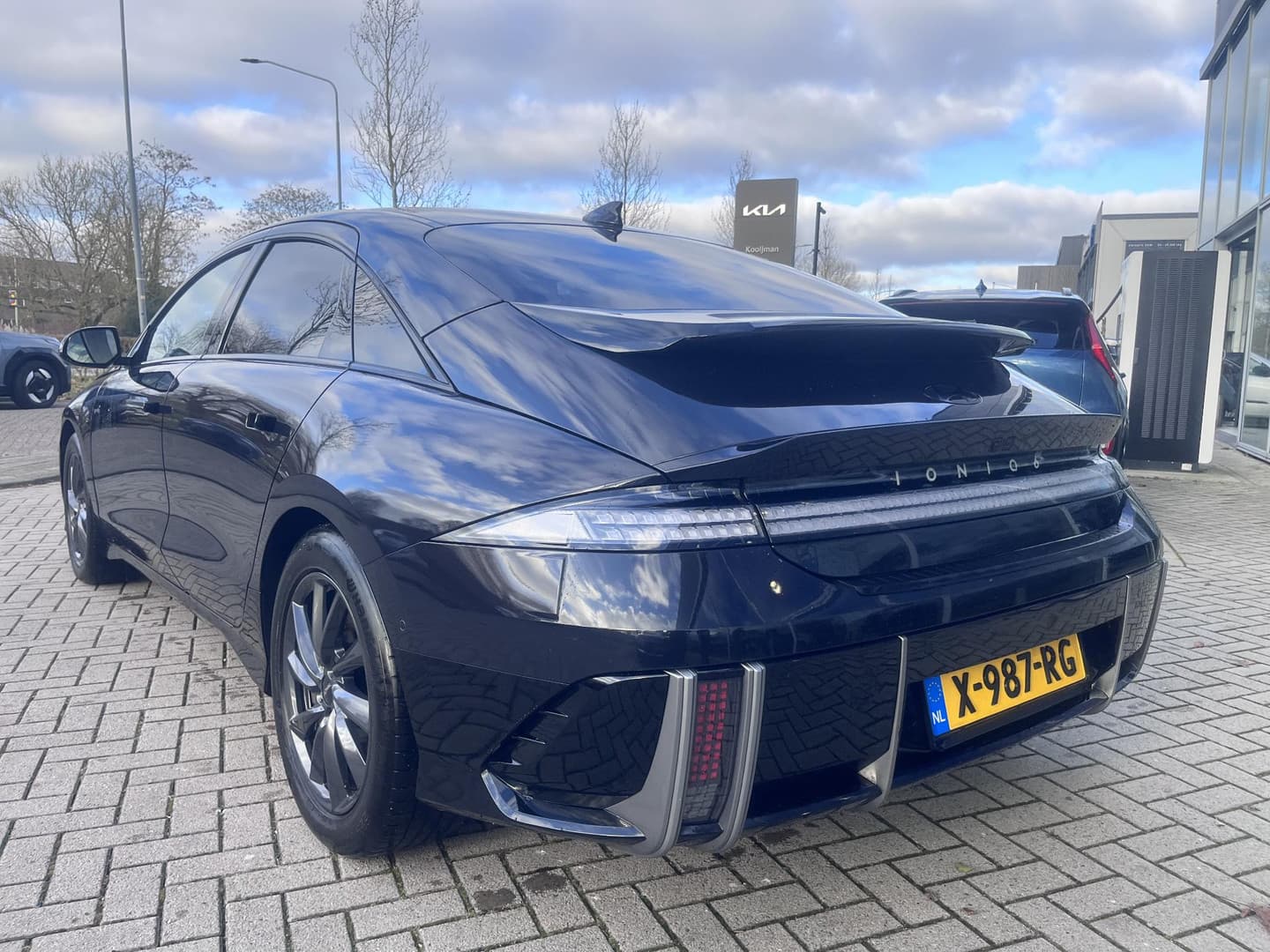 Hyundai Ioniq-6 thumbnail 4