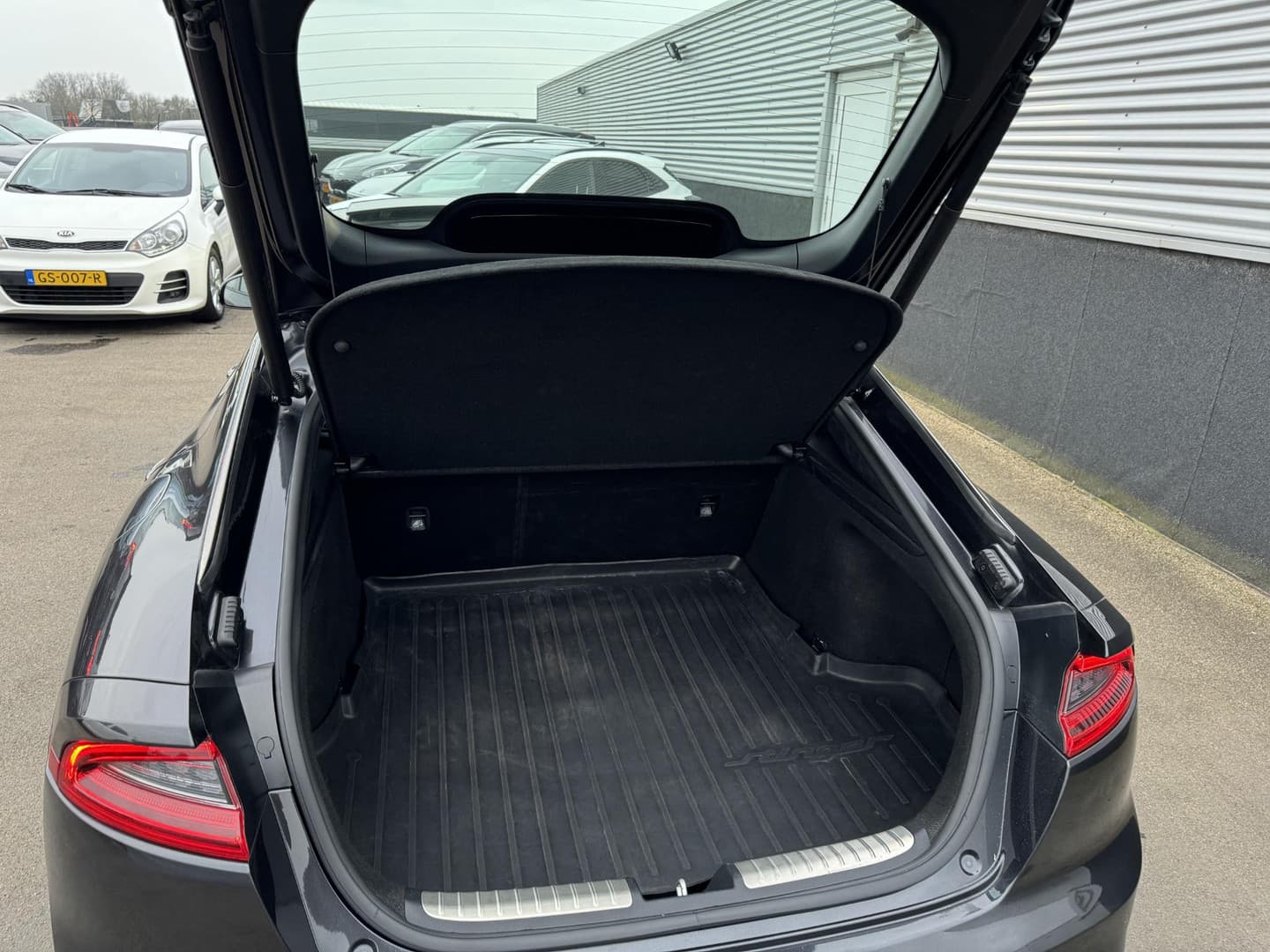 Kia Stinger thumbnail 34