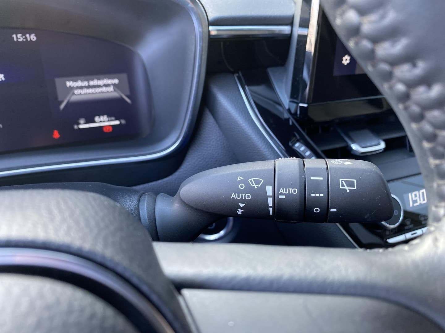 Toyota Corolla-touring-sports thumbnail 33