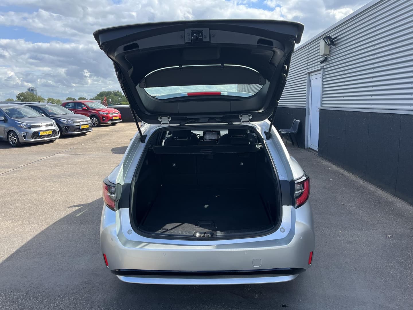 Toyota Corolla-touring-sports thumbnail 10