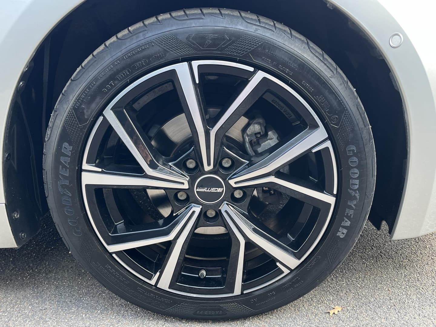 Toyota Corolla-touring-sports thumbnail 7