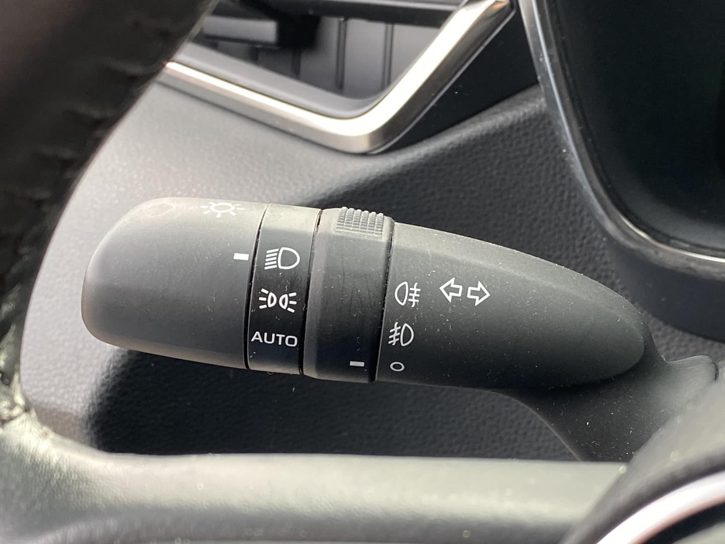 Toyota Corolla-touring-sports thumbnail 25