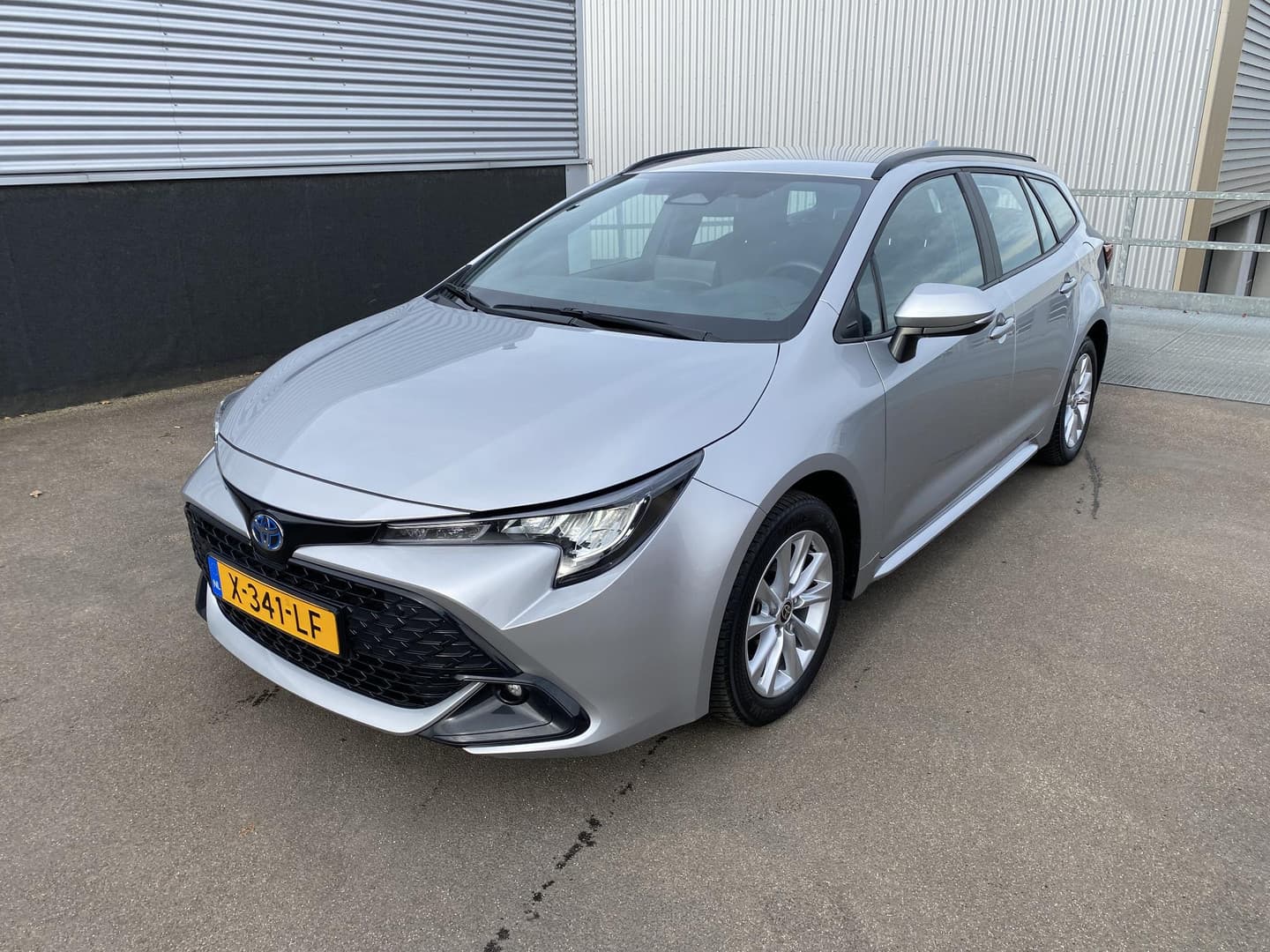 Toyota Corolla-touring-sports thumbnail 3