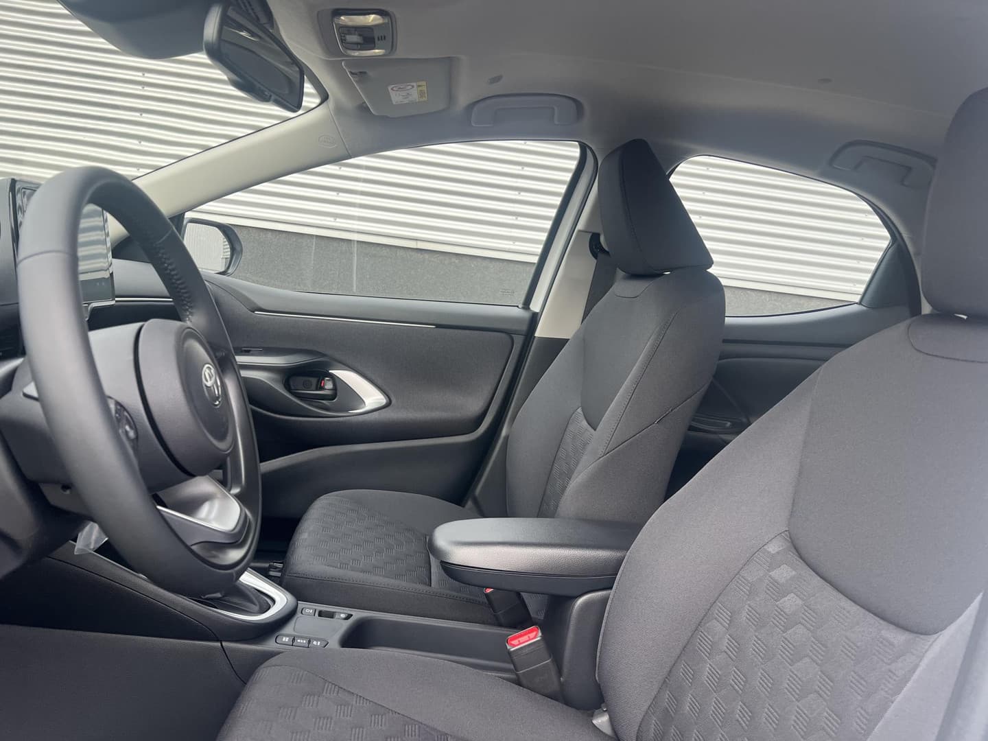 Toyota Yaris thumbnail 8