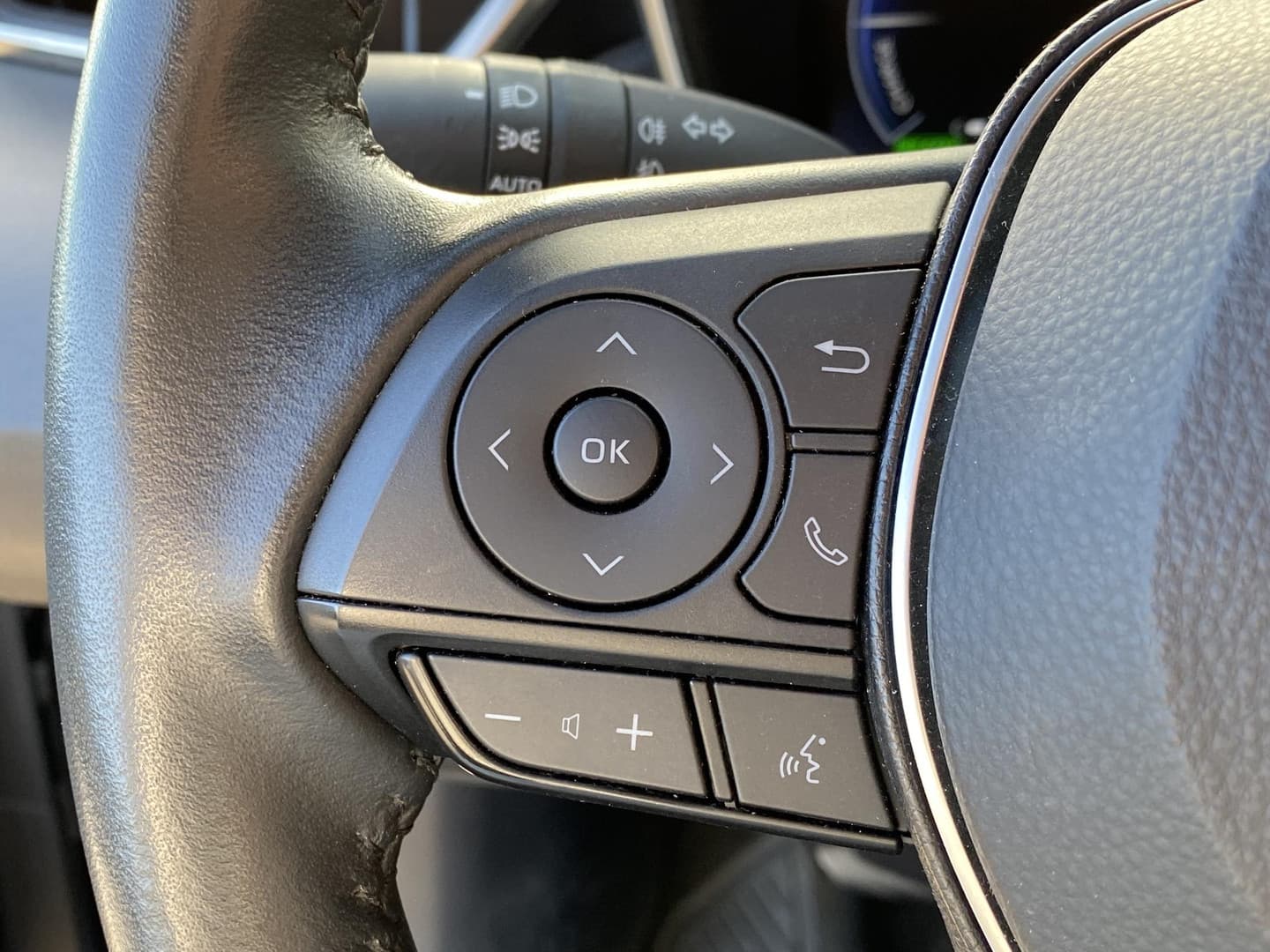 Toyota Corolla-touring-sports thumbnail 25