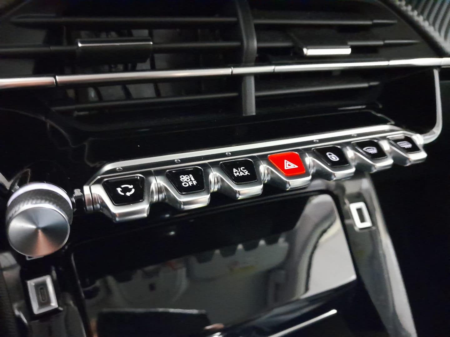 Peugeot E-2008 thumbnail 17