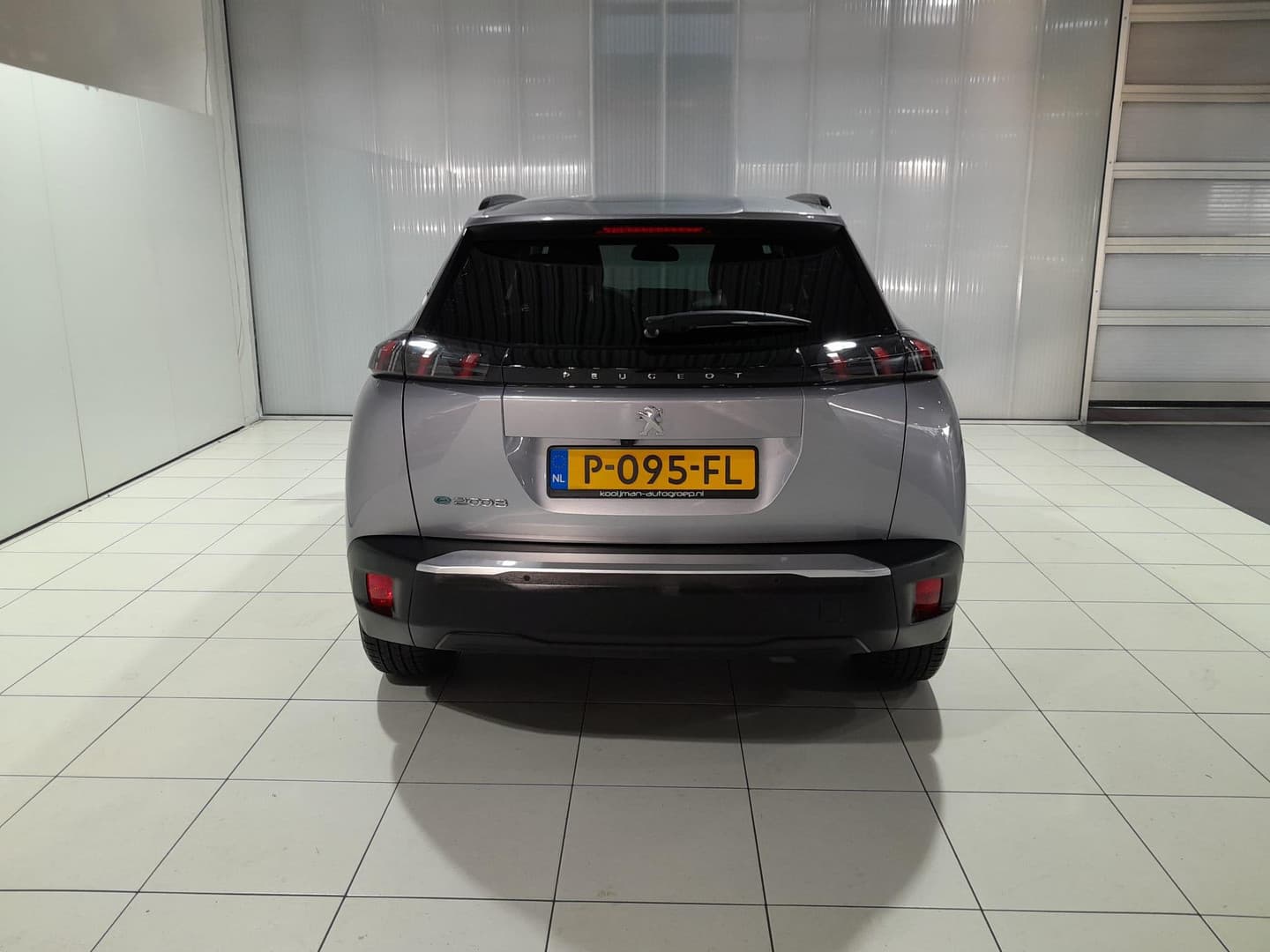 Peugeot E-2008 thumbnail 3