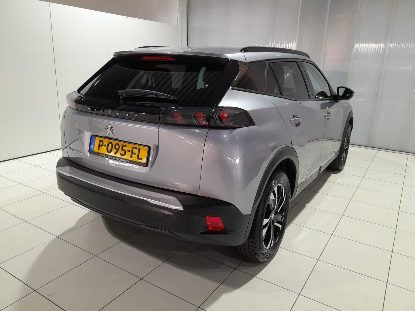 Peugeot E-2008 thumbnail 4