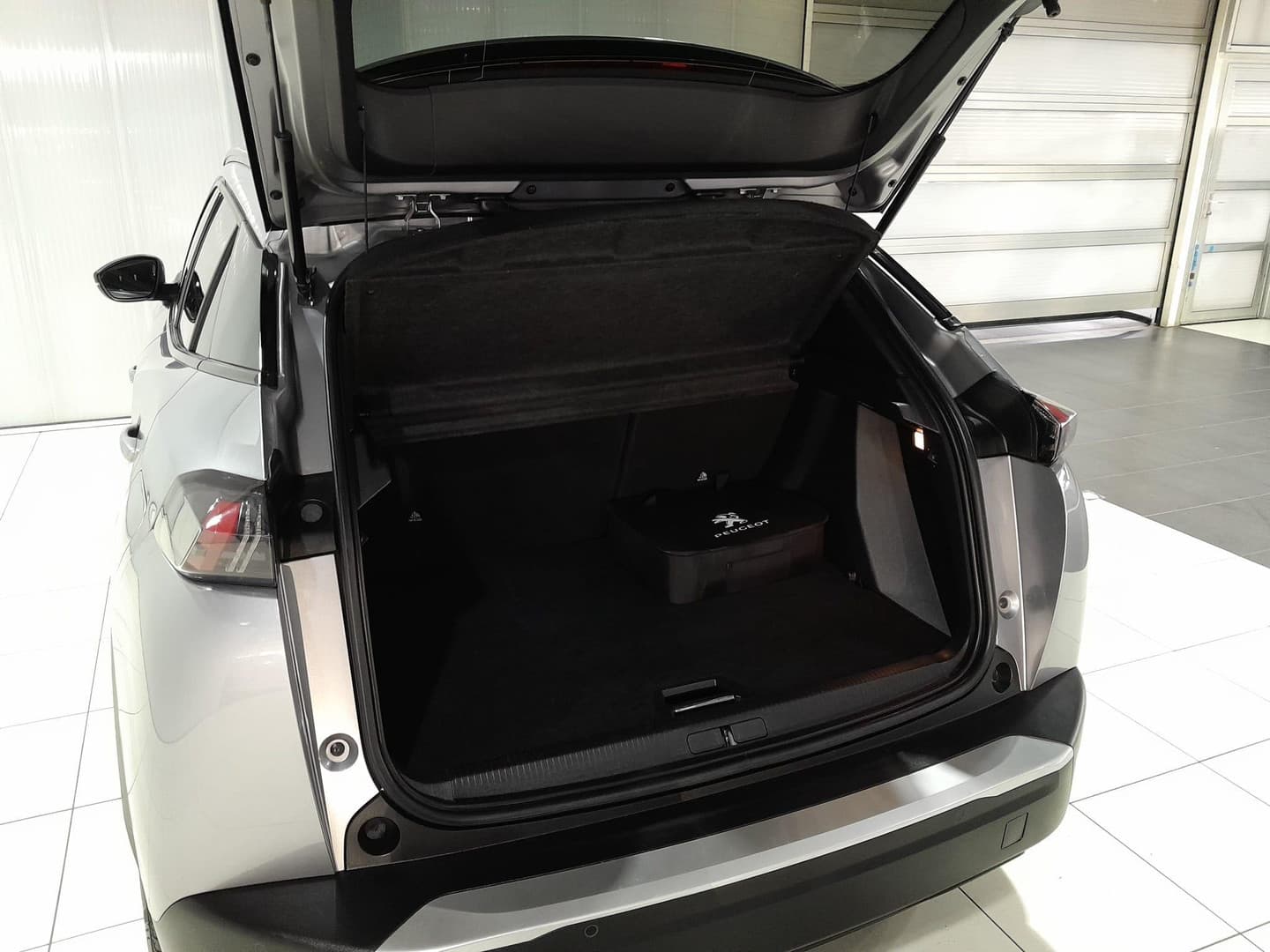 Peugeot E-2008 thumbnail 8