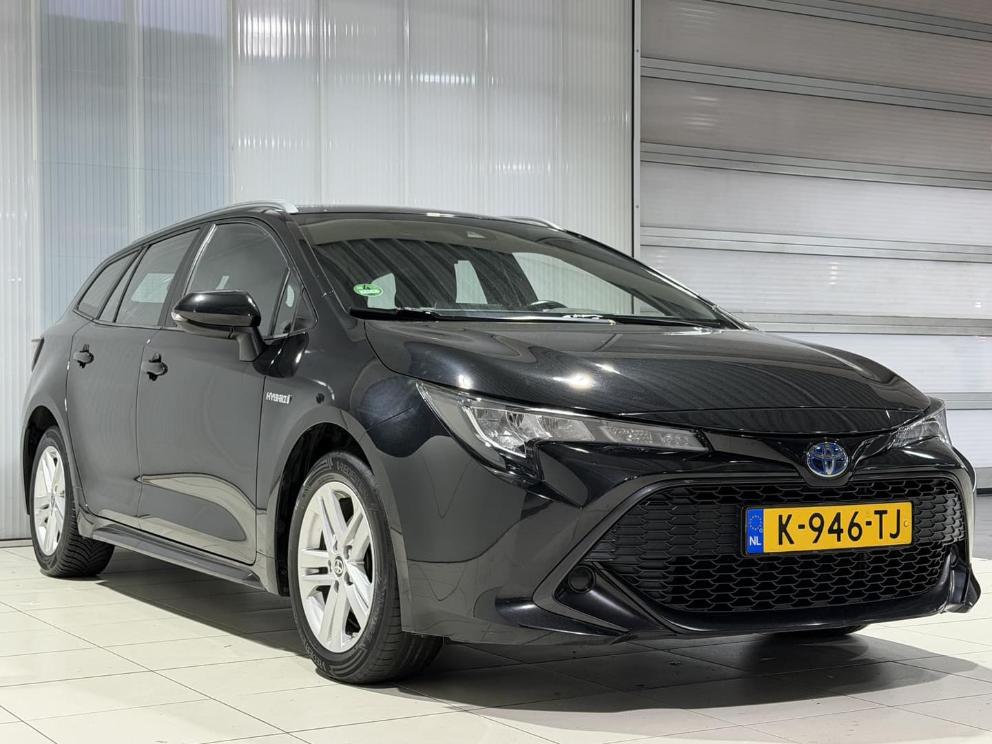 Toyota Corolla-touring-sports thumbnail 2