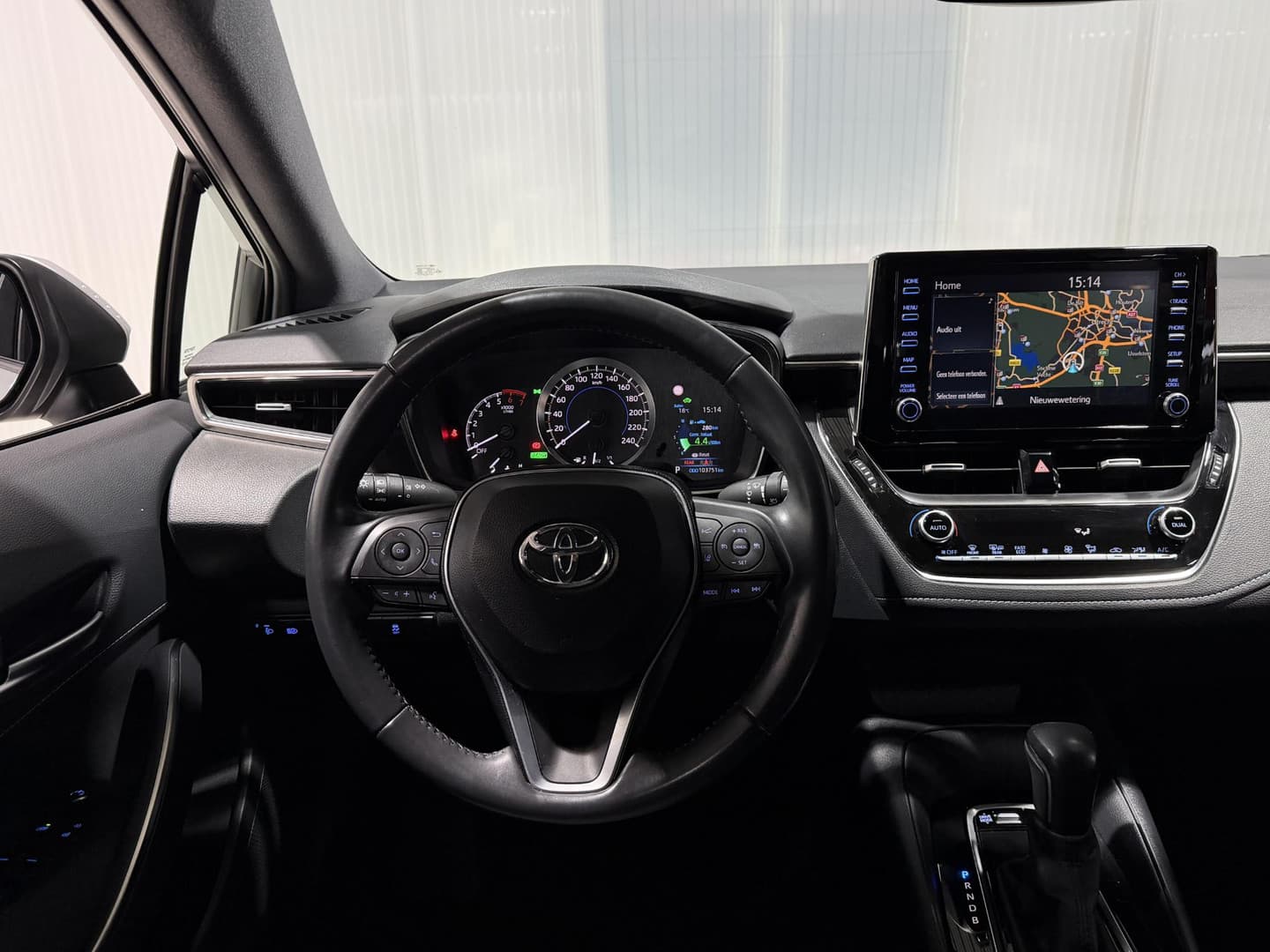 Toyota Corolla-touring-sports thumbnail 8