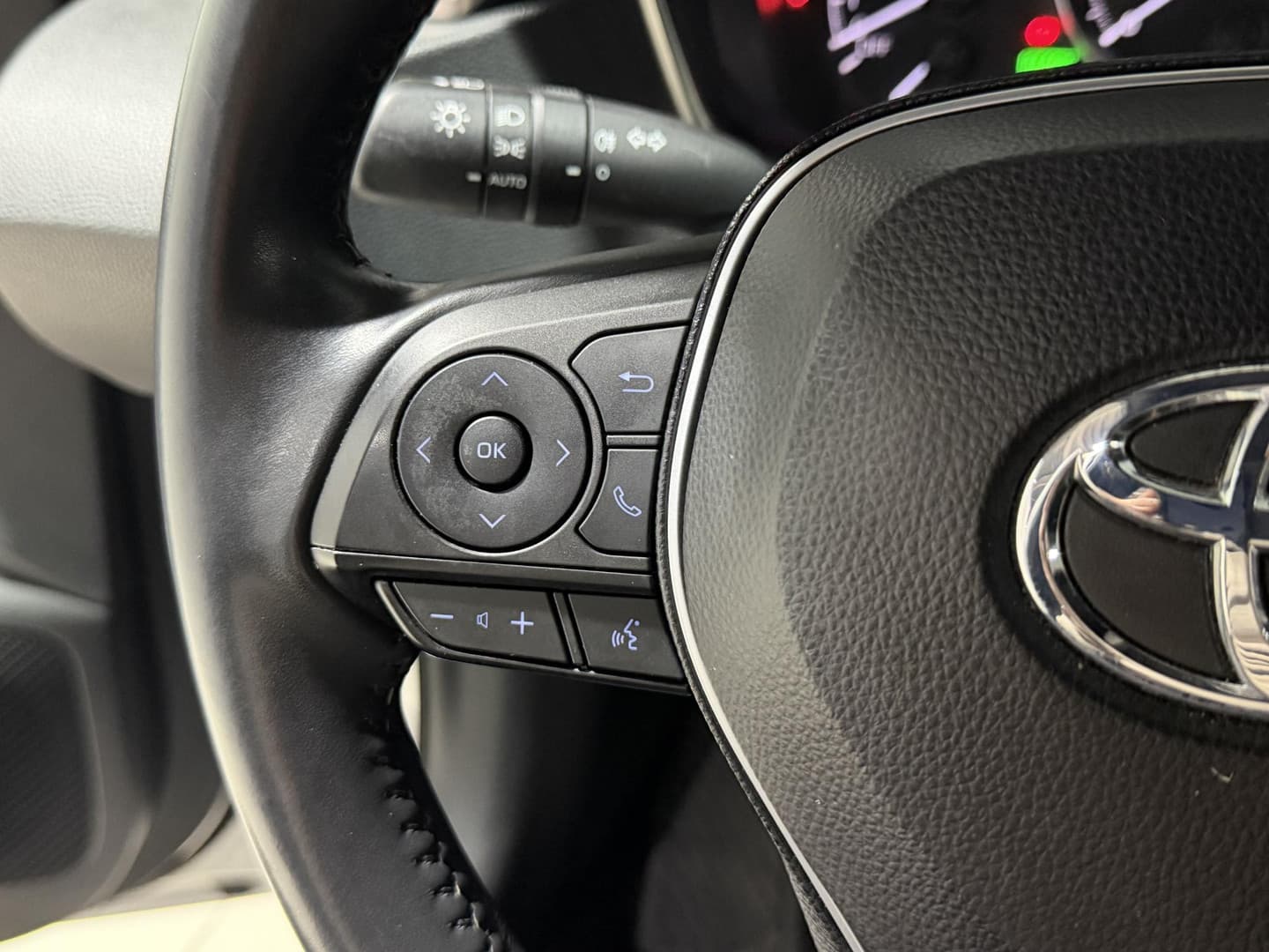 Toyota Corolla-touring-sports thumbnail 9